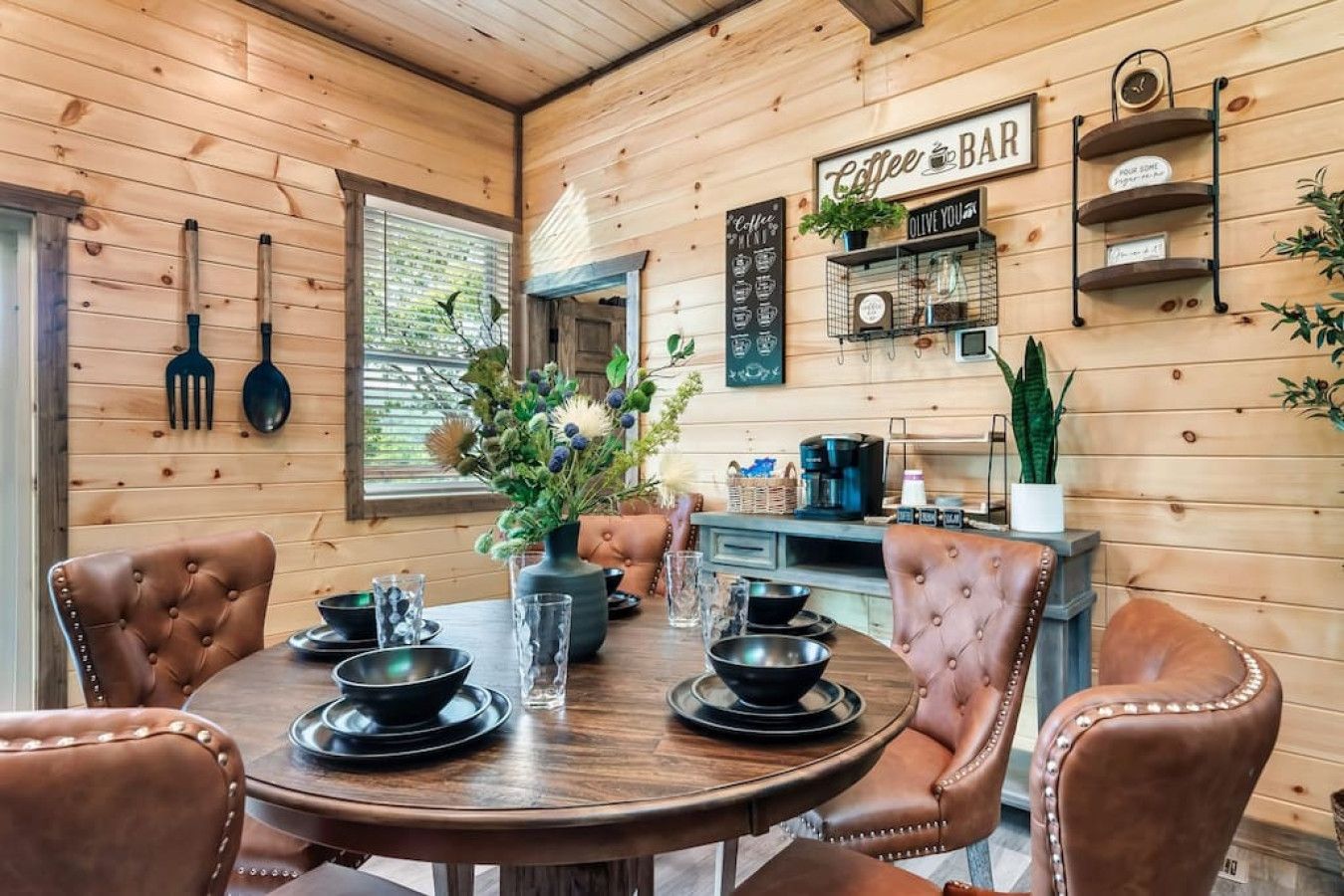 Cabin 1: Living room.