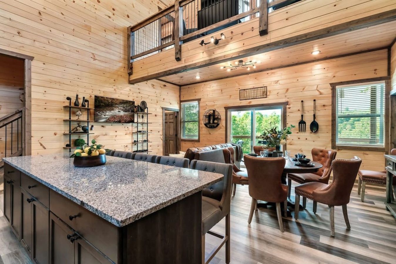 Cabin 1: Fully equipped kitchen.