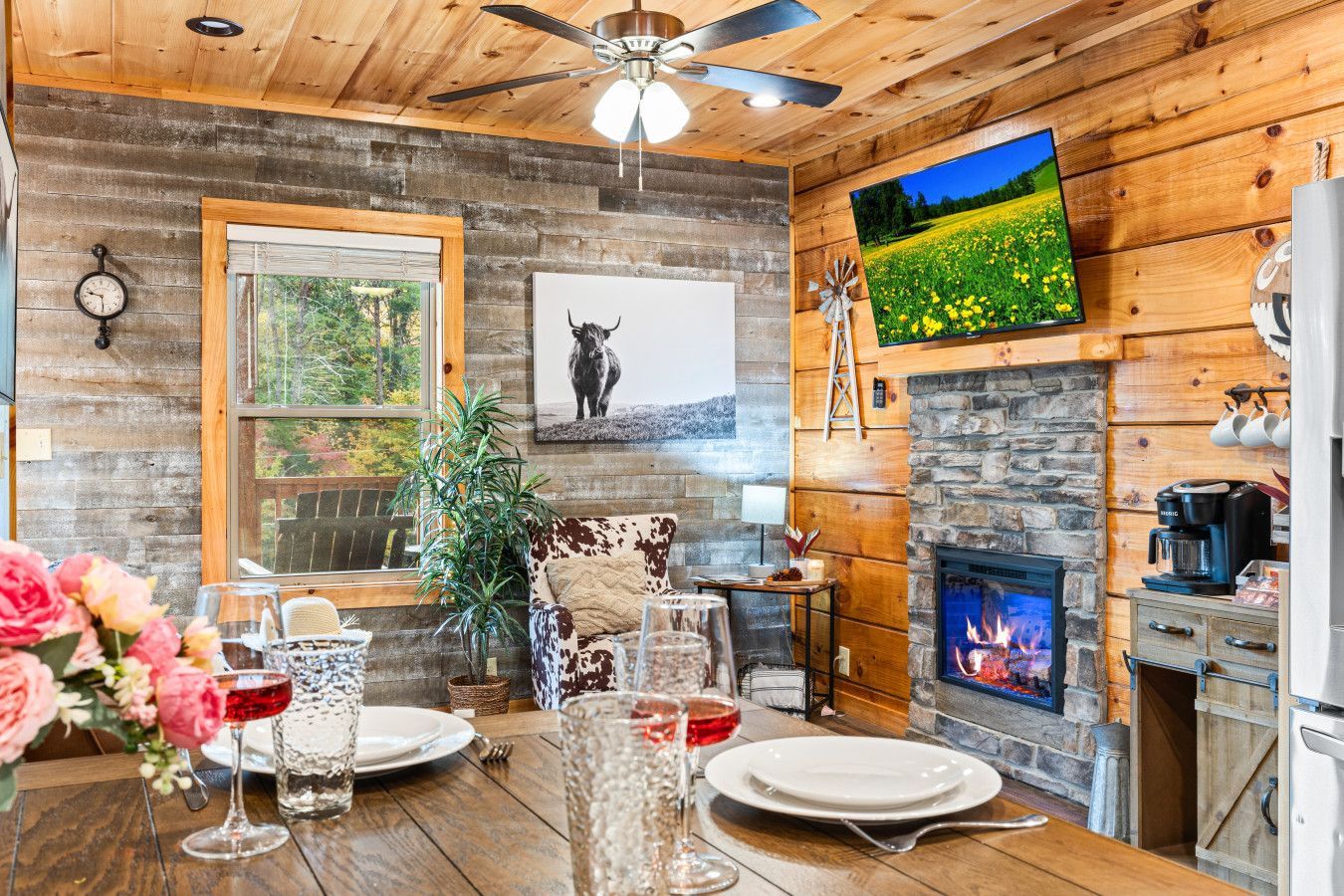 Cabin 1: Living room.