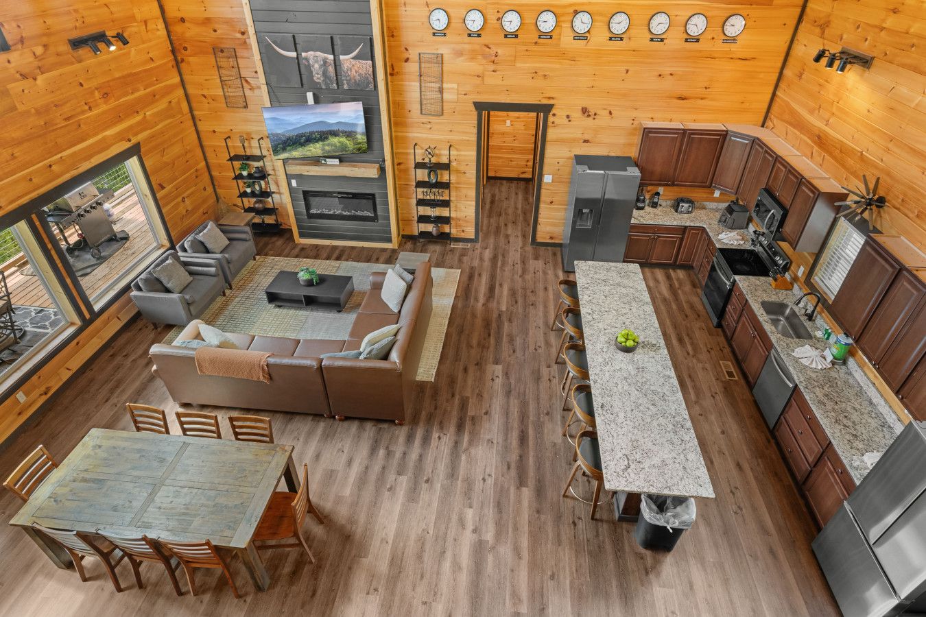 In this resort, all 5 cabins feature spacious open-concept living rooms designed for gathering, relaxing, and spending time together.