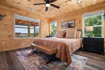 Chambre de cabine en bois chaleureuse.png