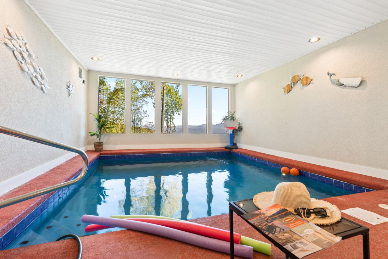 Cabin 1: Private heated pool.