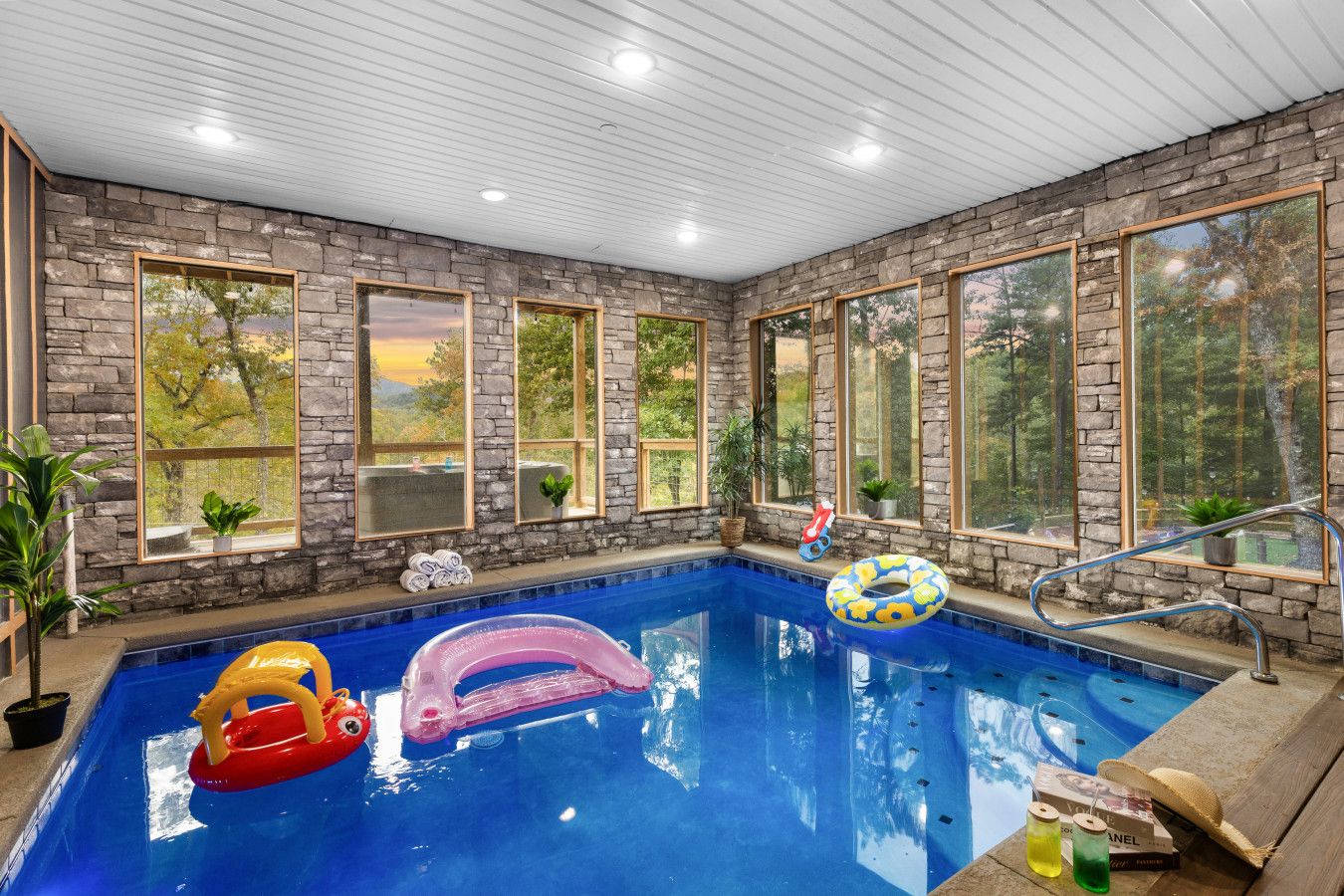 Cabin 2: Private heated pool.