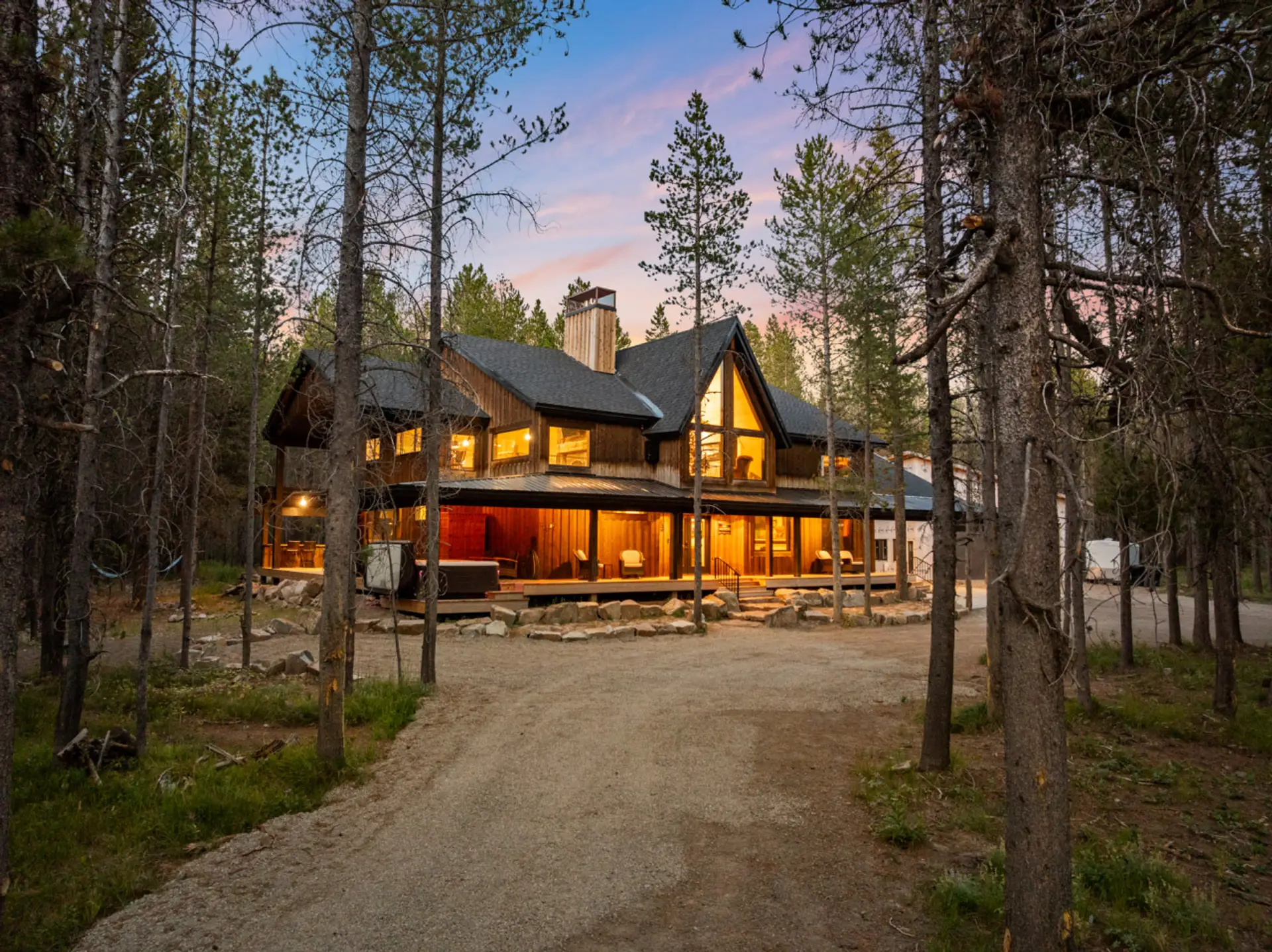 Front Driveway / Exterior
