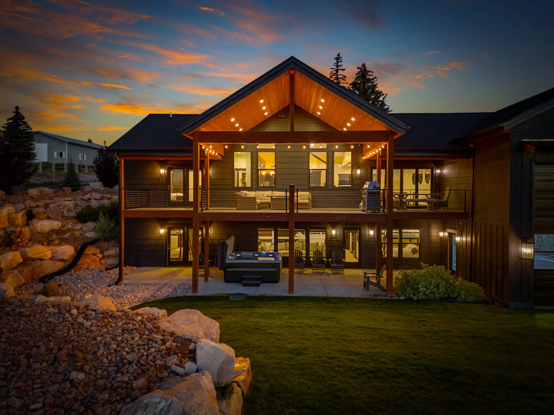 Backyard / Exterior
