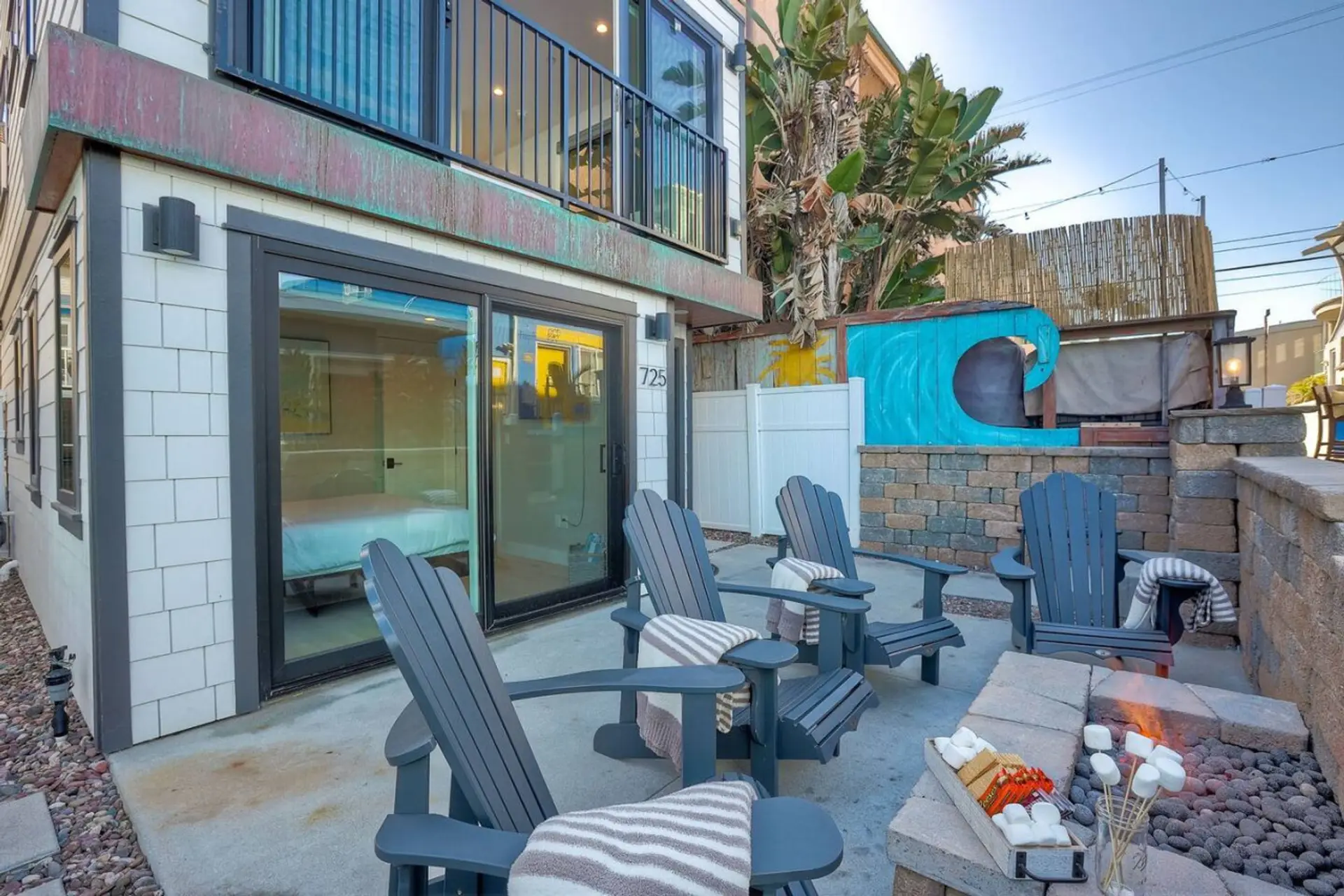 OUTDOOR GAS FIRE PIT – One of the home's favorite gathering spots, the private outdoor gas fire pit is perfect for relaxing with family and friends while enjoying the coastal breeze and evening ambiance of Mission Beach.