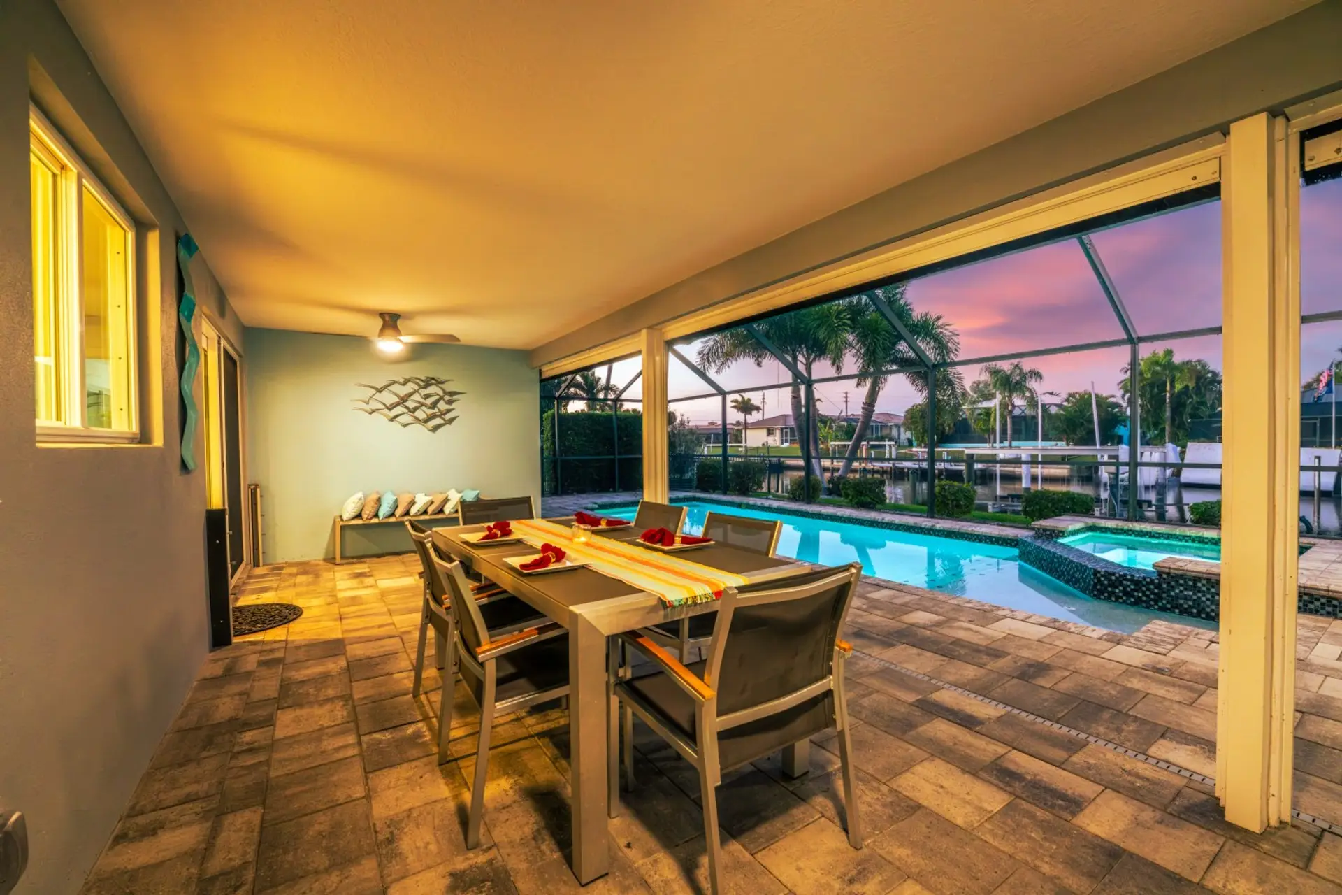 Lounge and dining lanai area