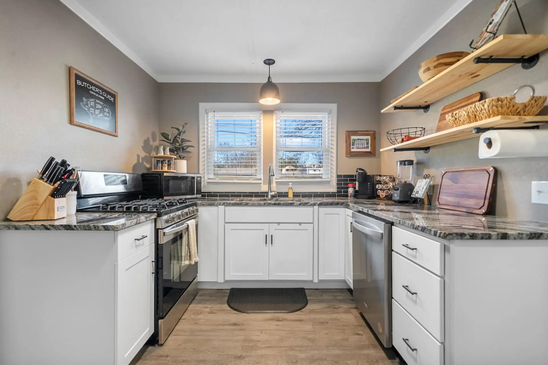 Fully Stocked Kitchen!