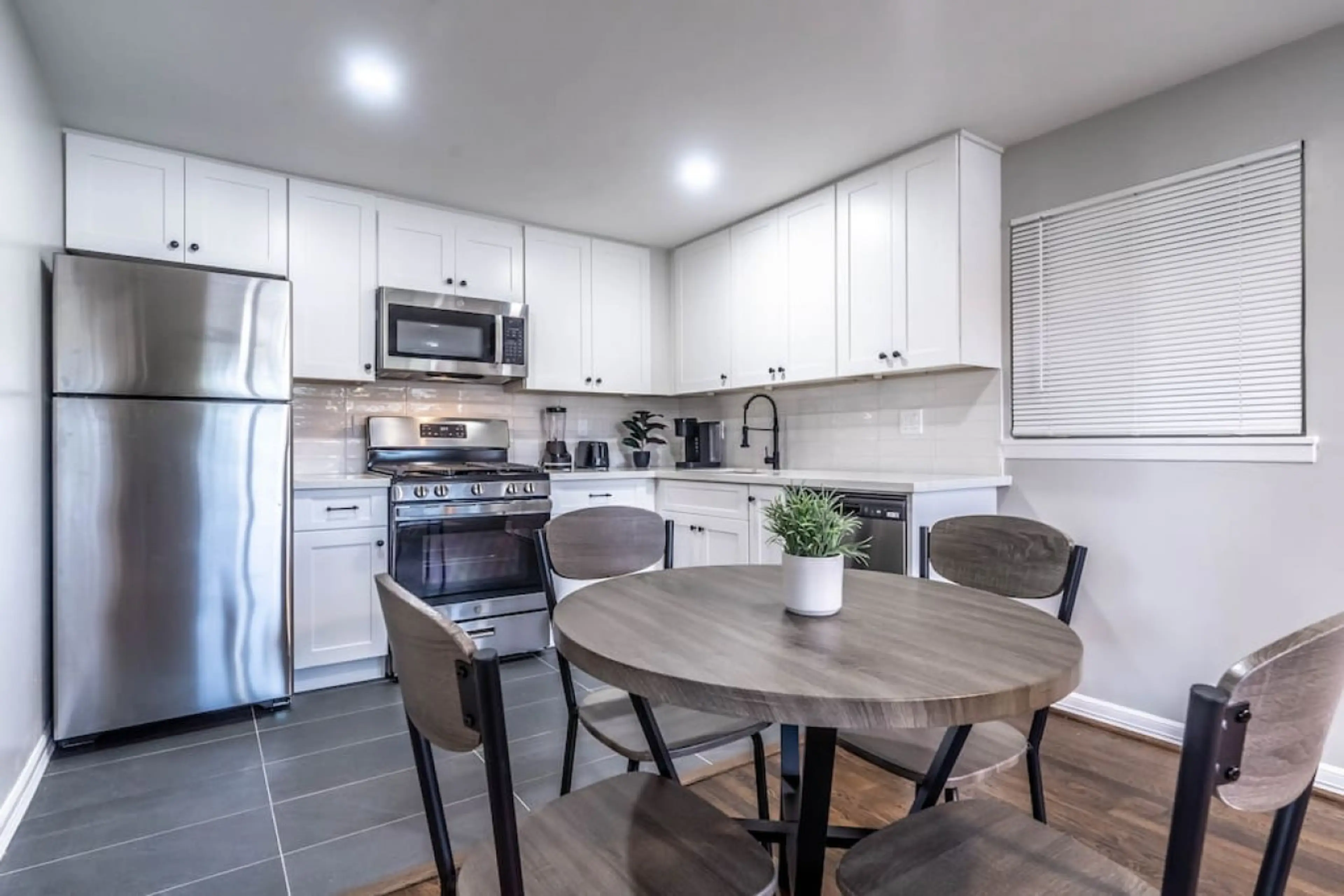 stainless steel appliances and a 4-seater dining area combine style and comfor