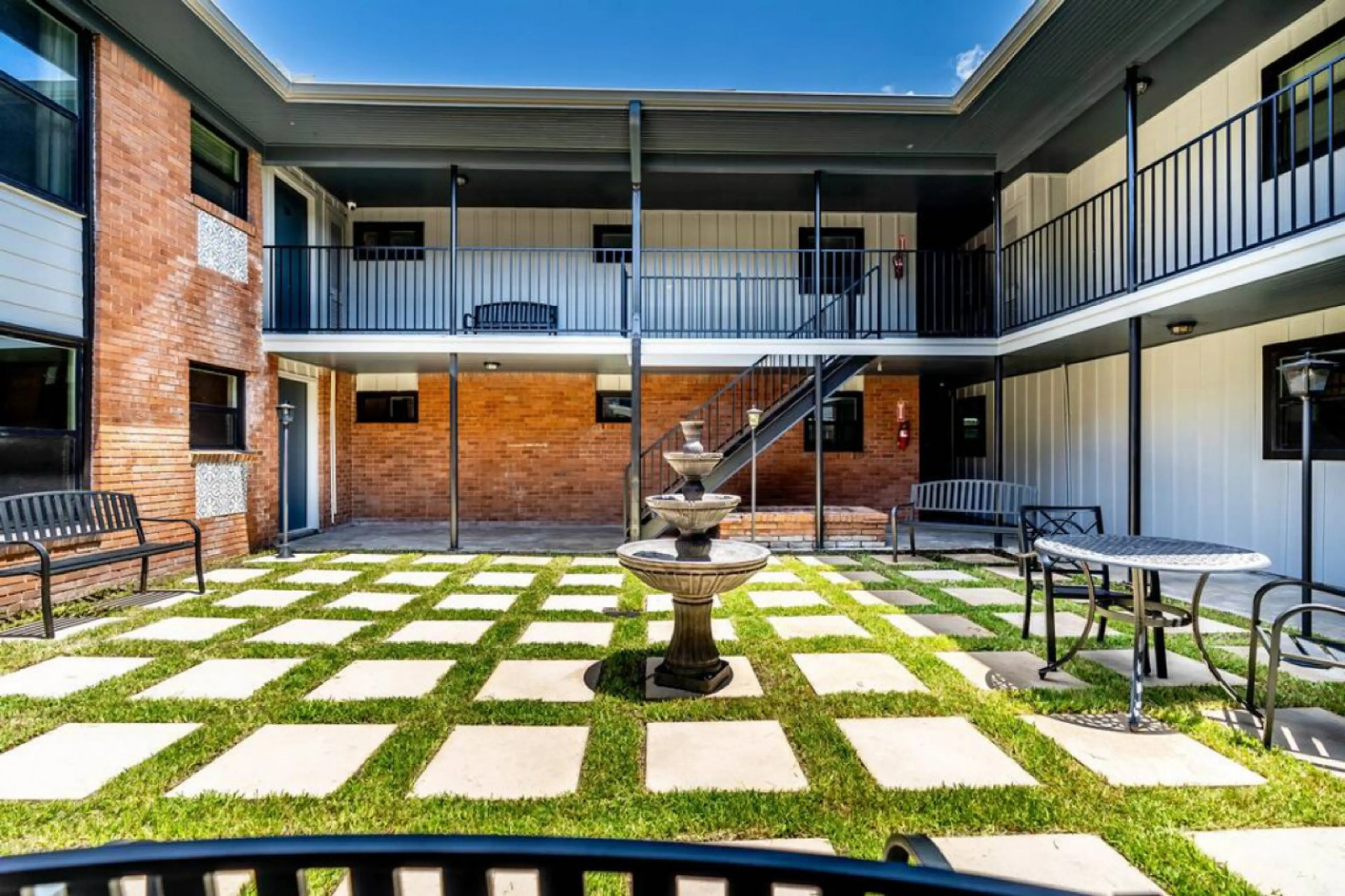 Cozy Courtyard area for you to enjoy!
