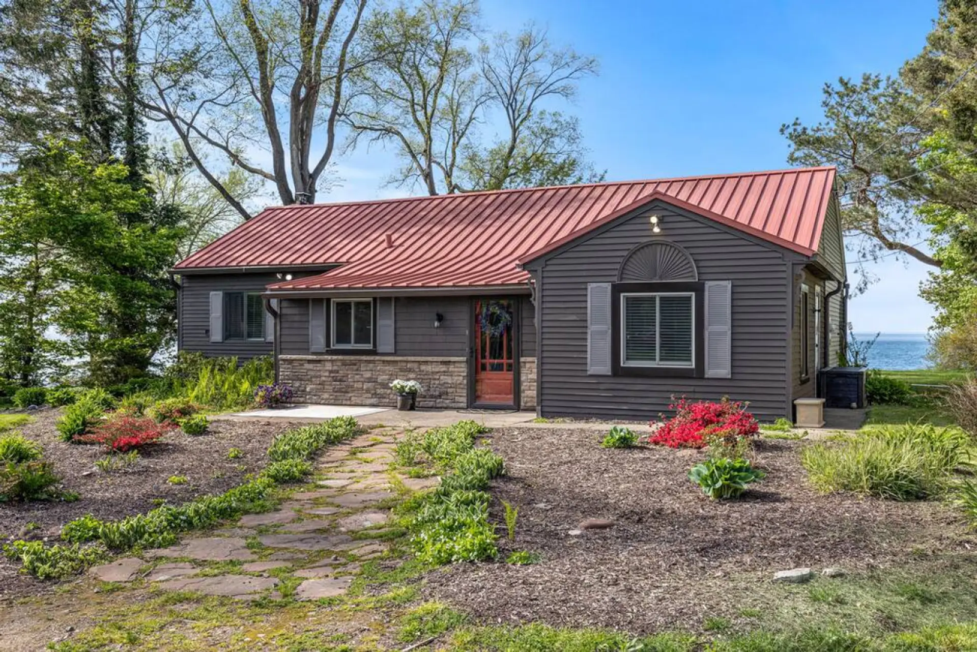 Cabin style Lake House with plenty of charm!