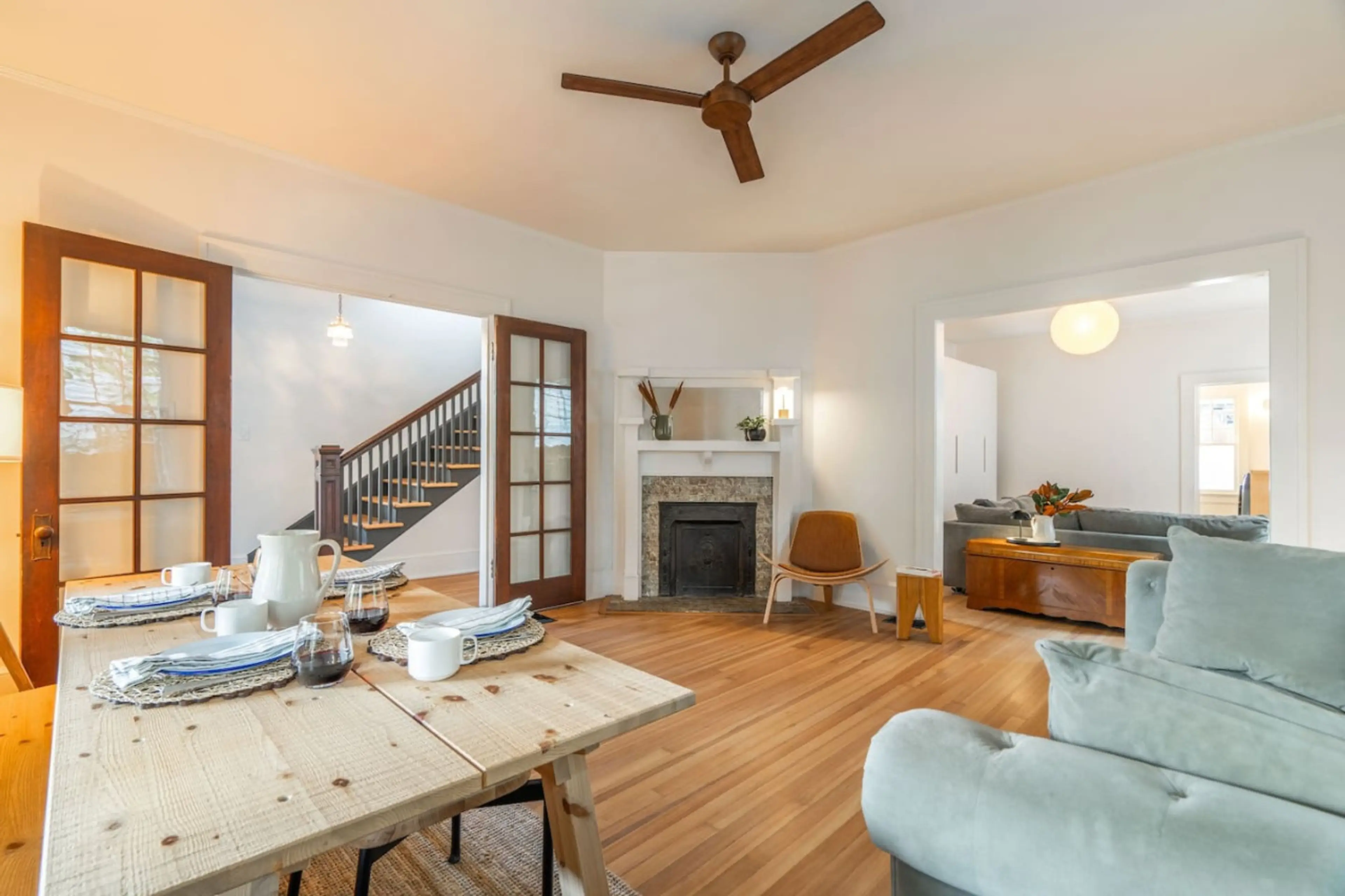 Downstairs sitting/dining area between the living room and front entrance.