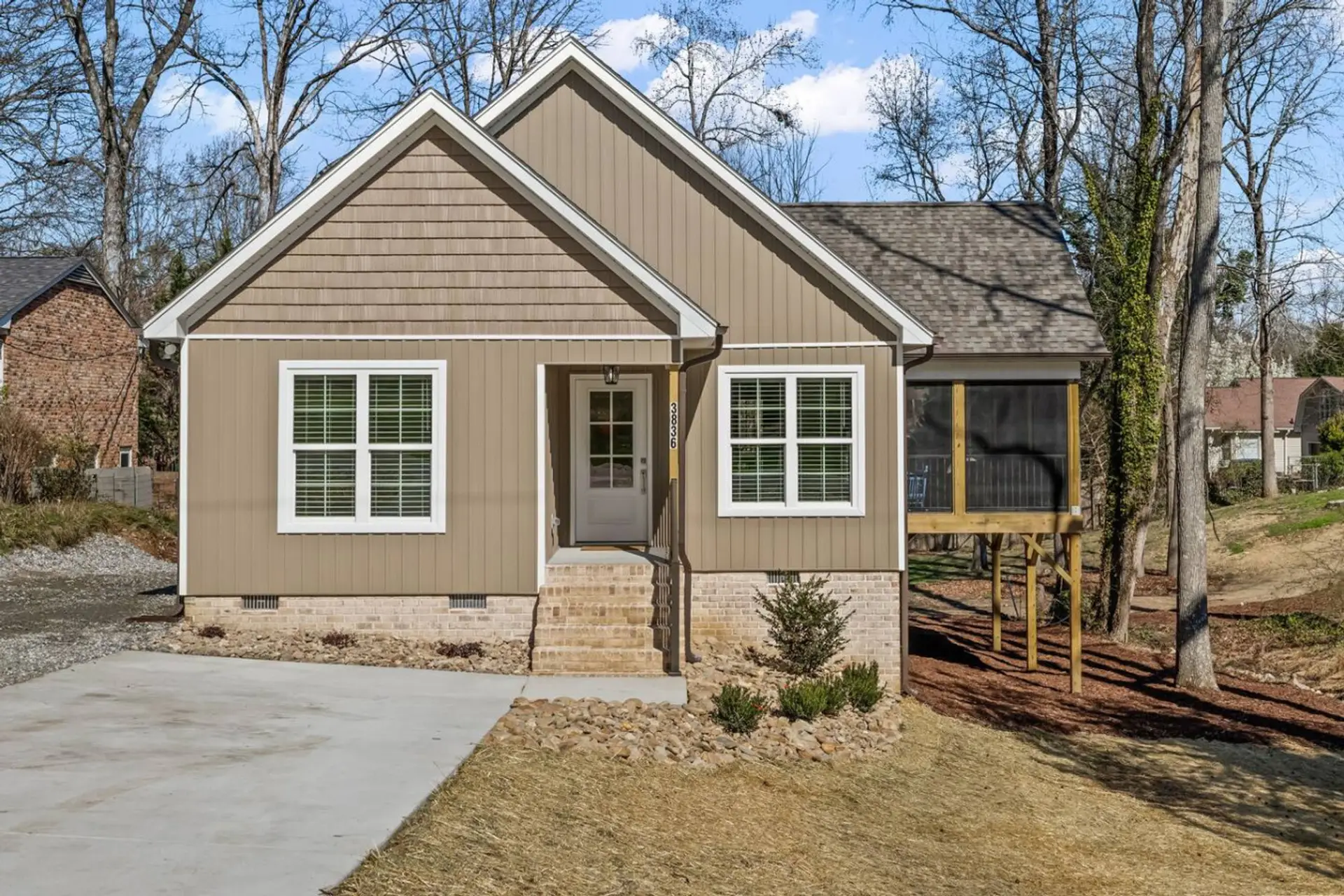 Welcoming house nestled among the trees!