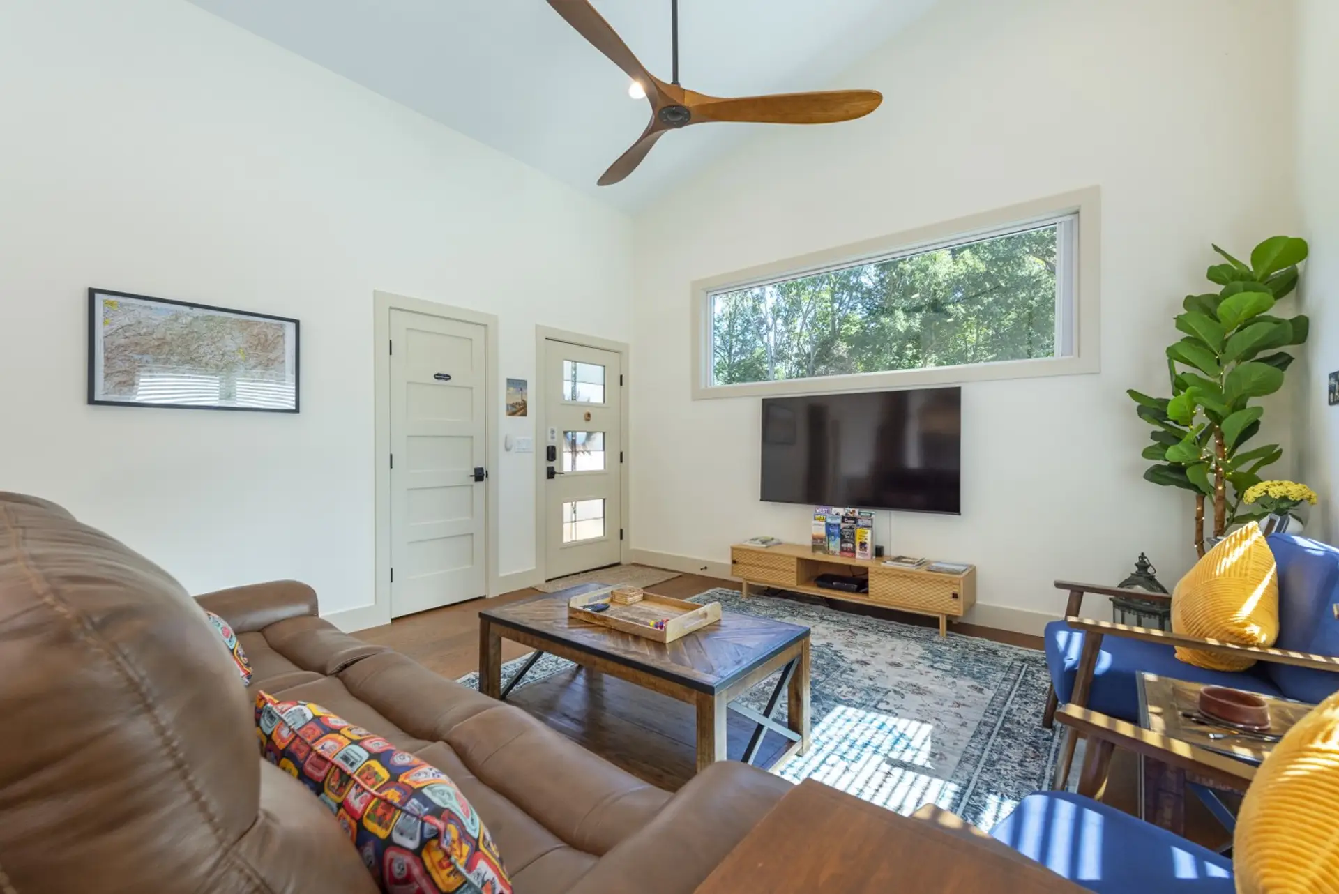 Open-Concept Living Rm with Cozy Seating