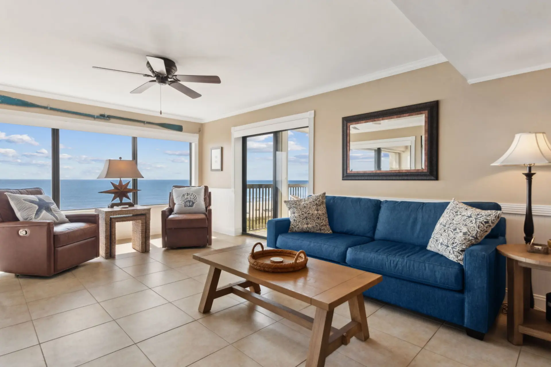 Living room with ocean views | Access to covered balcony