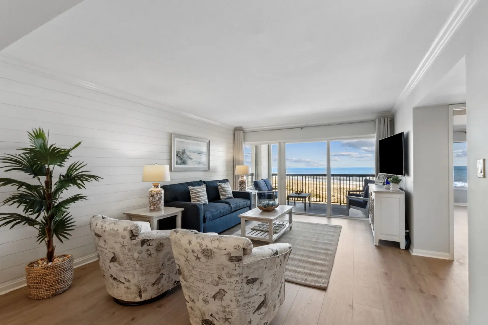 Spacious living room with cable tv
