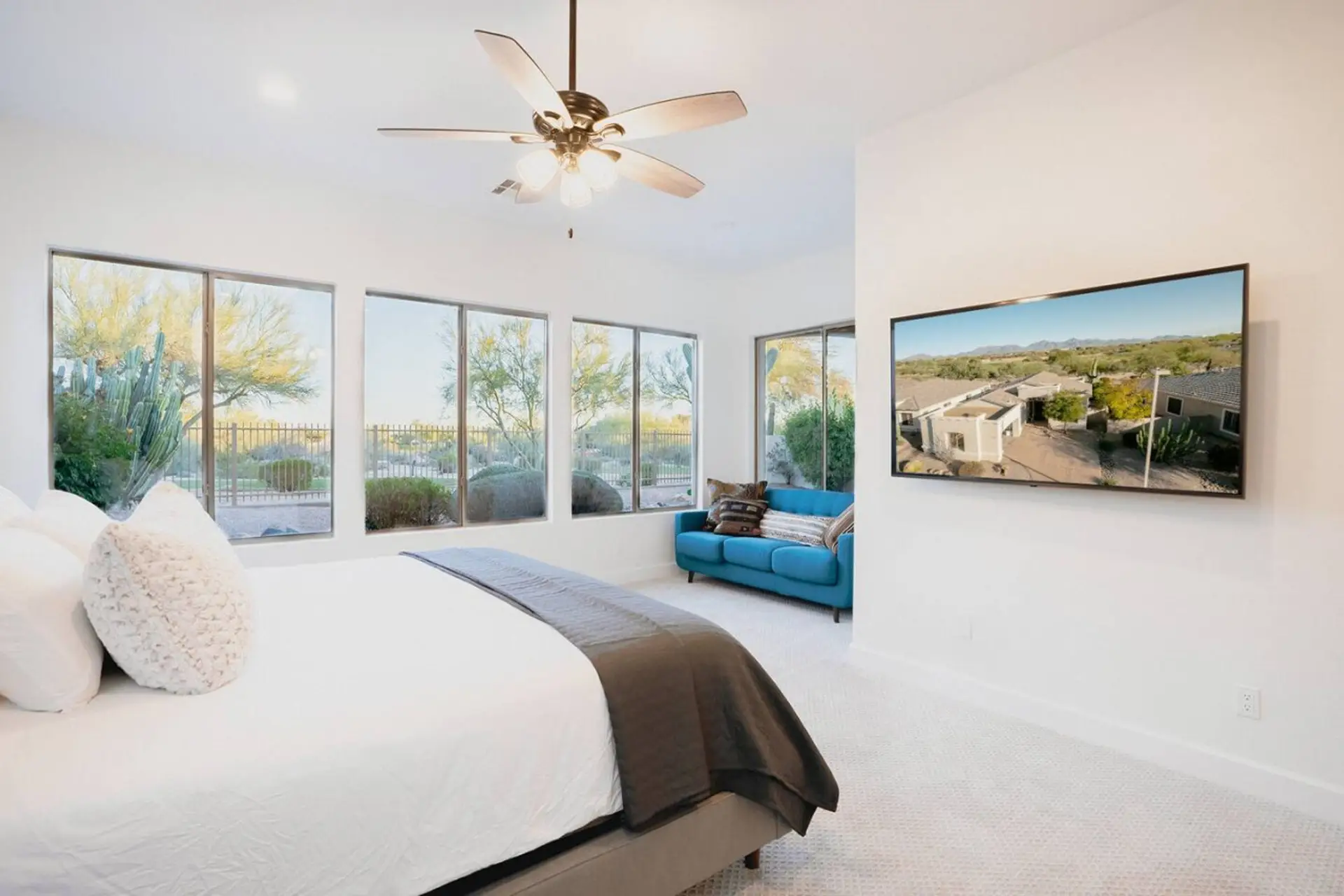 Master Bedroom, King Bed + Pull Out Couch , w/ En-suite Bathroom