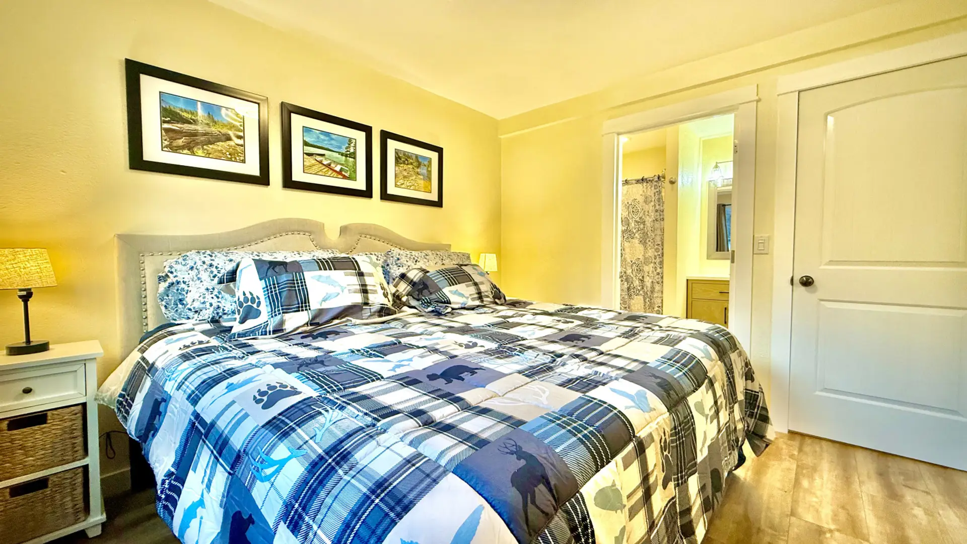 Master Bedroom - Comfy King Bed with private bathroom & large closet