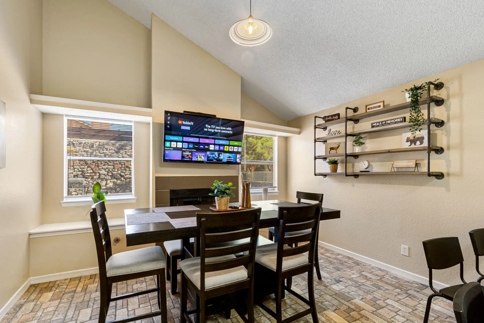 Dining Room / Fireplace / Smart Tv