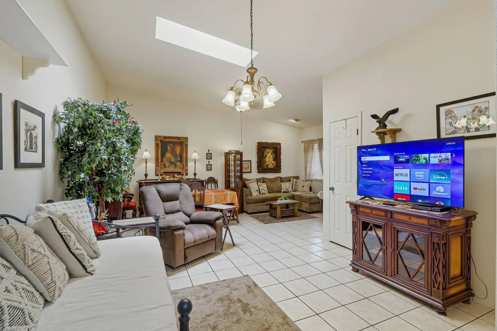 Sofa Bed / Living room Smart TV
