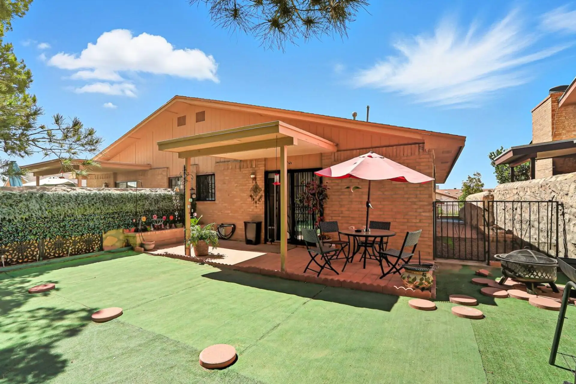 Exterior Dining furniture