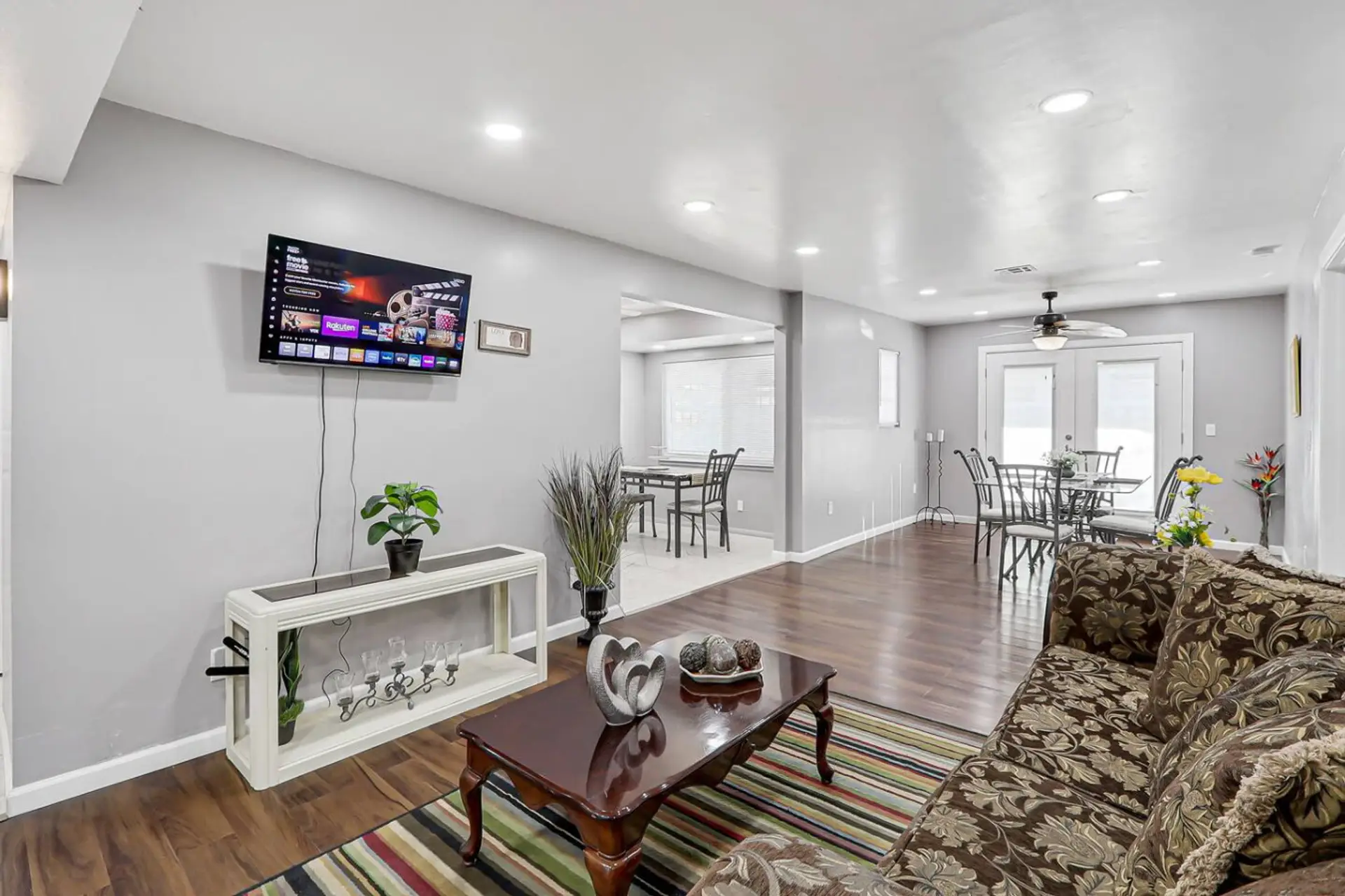 Smart TV/ Living room/ Sofa