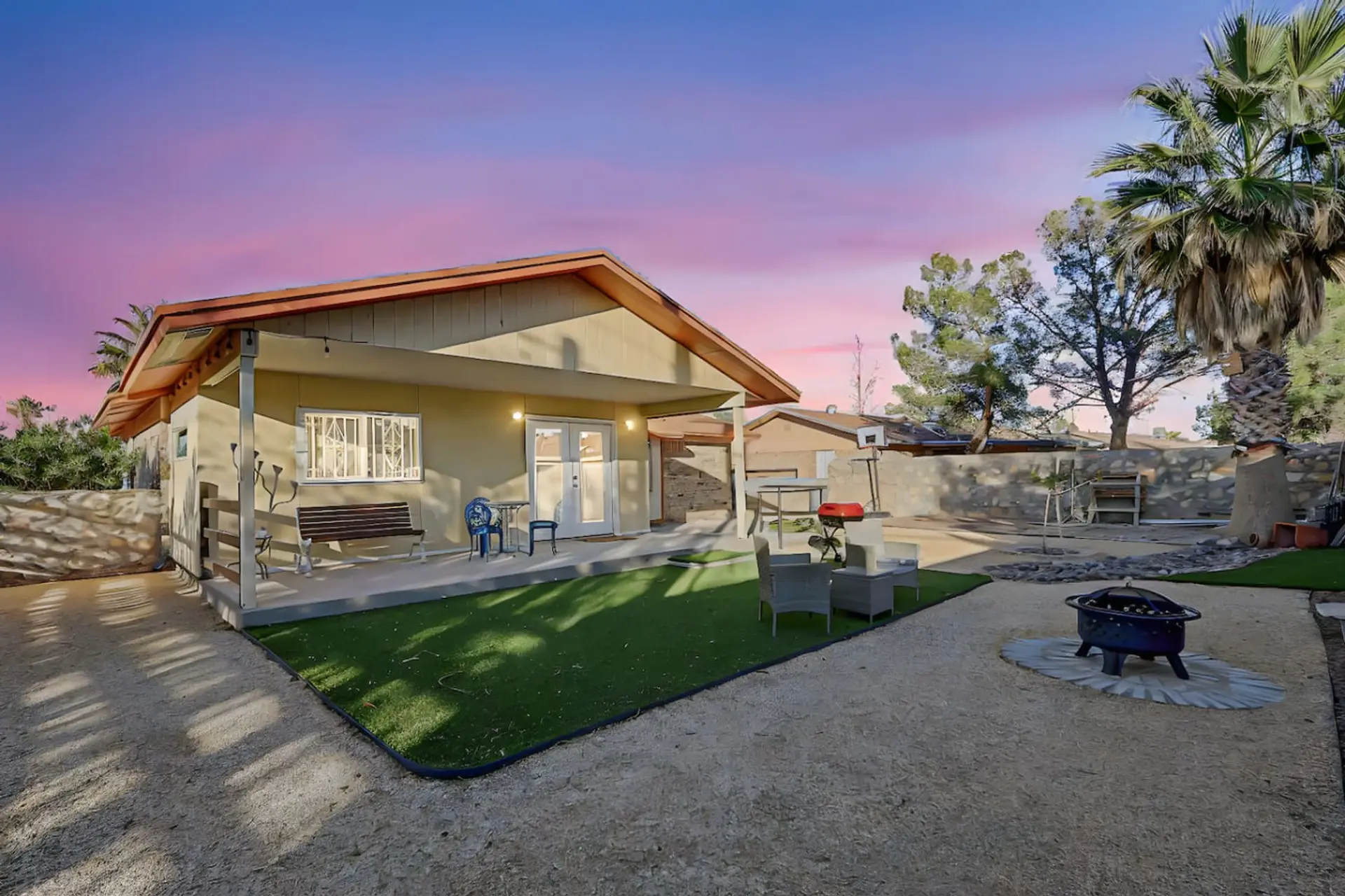 Fire Pit/ Patio/ Charming Home Exterior