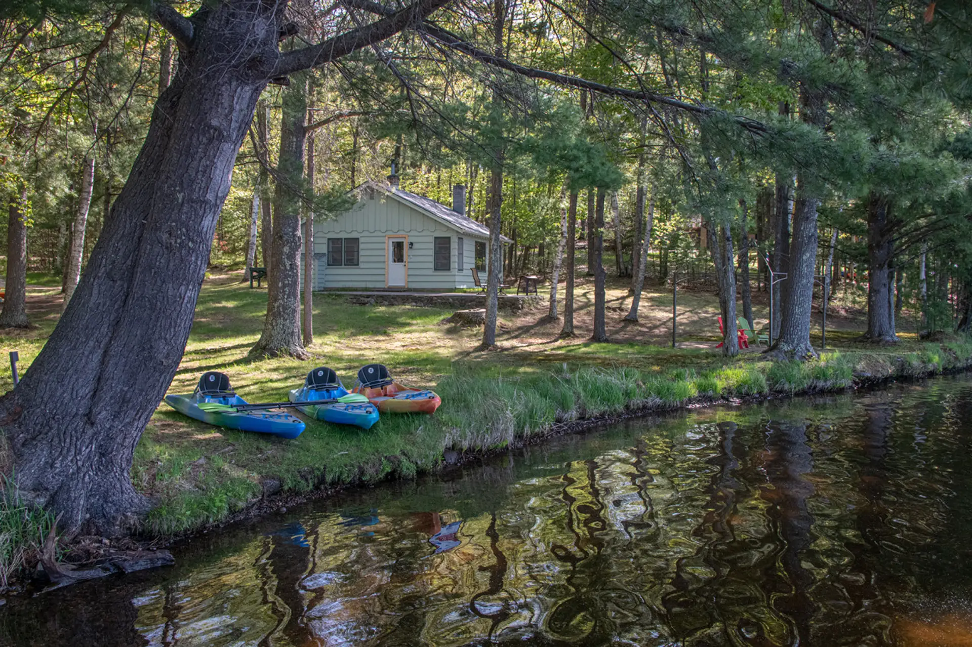 The Cabin, just feet of the lake