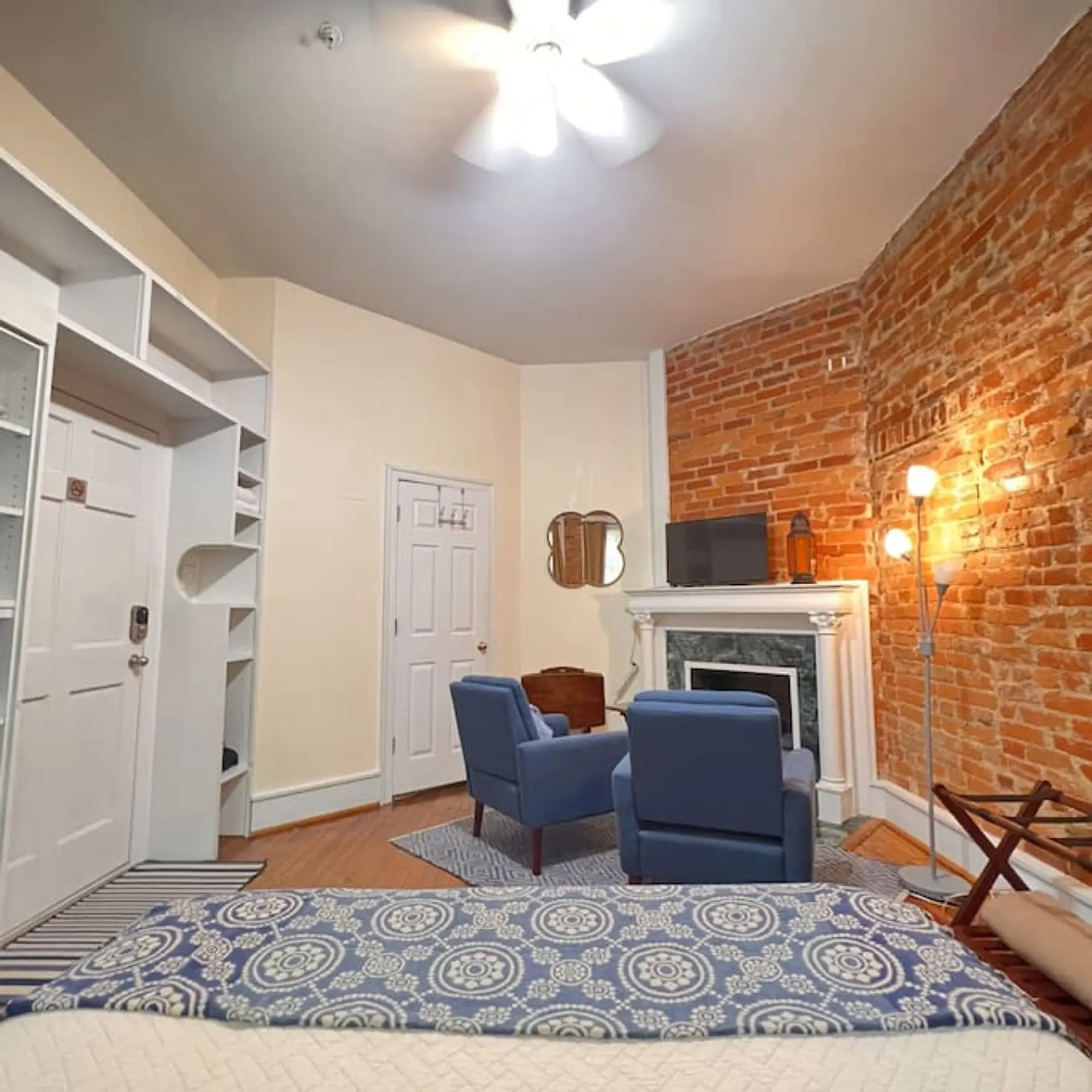 Beautiful exposed bring and custom shelving add to the charm of this hotel room style apartment. Luggage rack and linens provided.