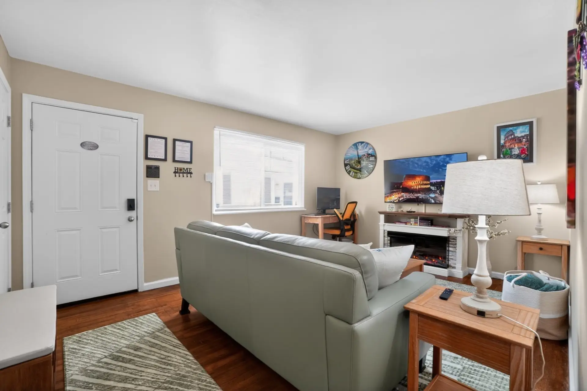 08_611_Baldwin_Rd-Living_room-1370
