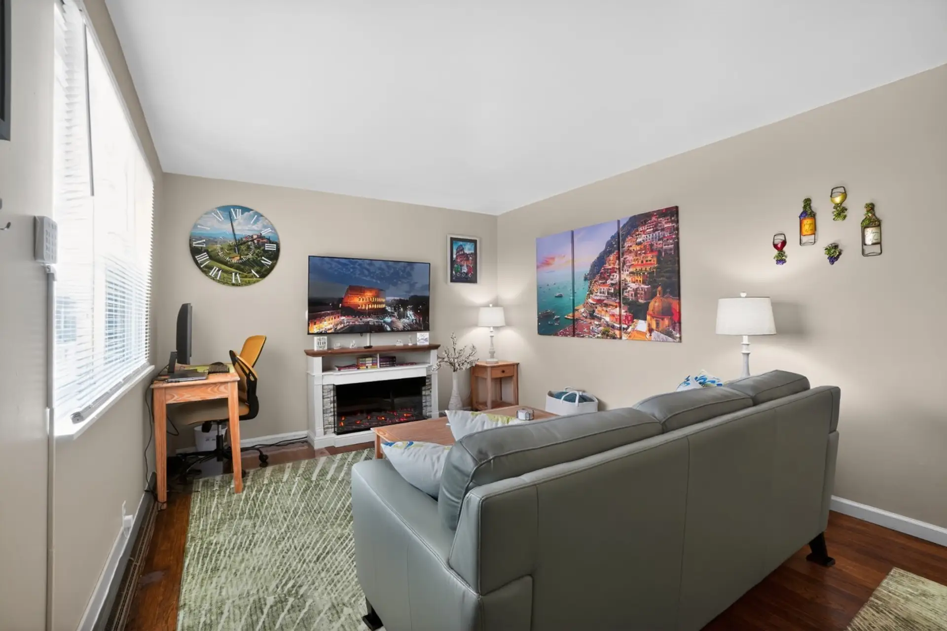 04_611_Baldwin_Rd-Living_room-1369