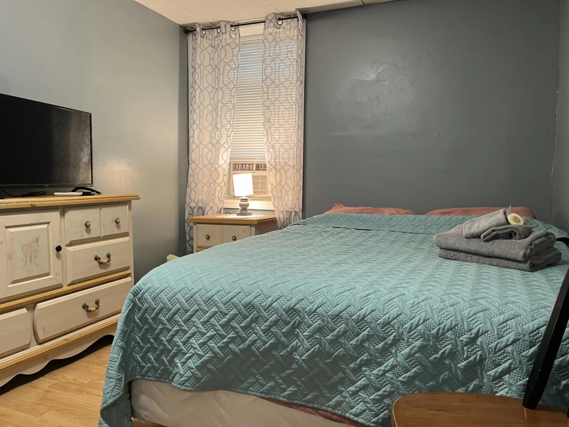 Discover comfort in our cozy bedrooms, each with a plush queen-size bed for a restful night’s sleep. Enjoy the tranquility, with a minifridge, microwave, dresser, and smart TV. Experience the perfect blend of relaxation and comfort during your stay.