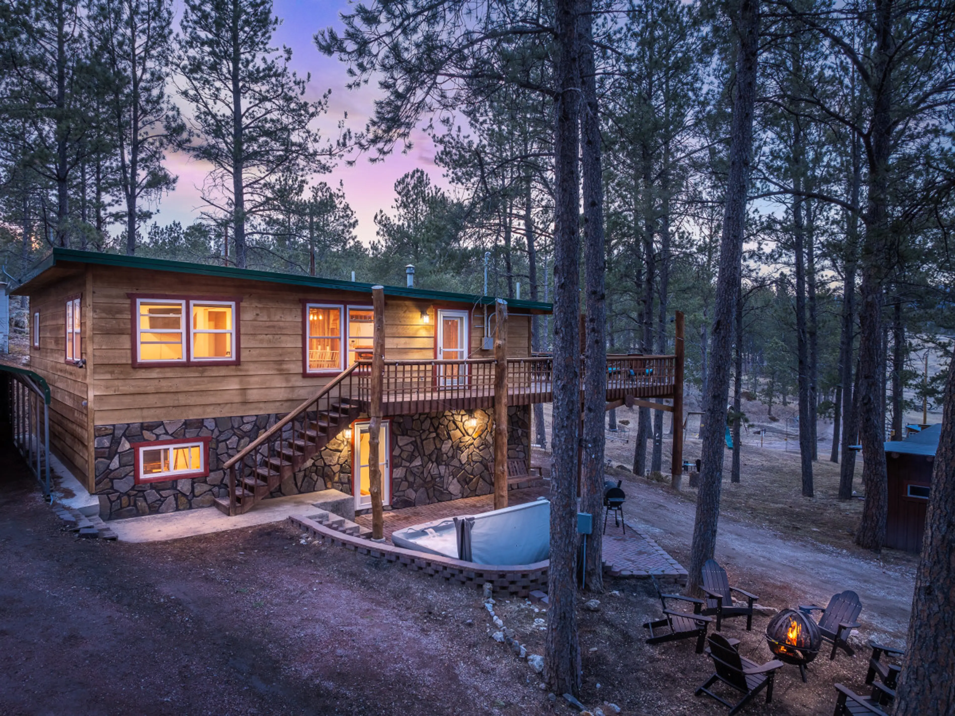 Experience the perfect blend of comfort and luxury at our cabin with a firepit and hot tub