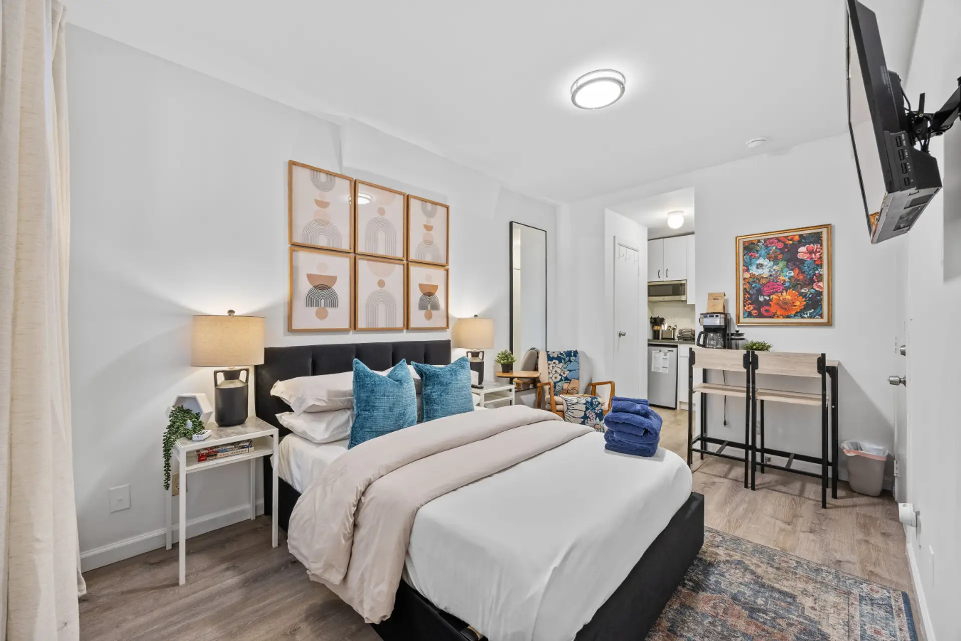 Inviting studio featuring a double bed