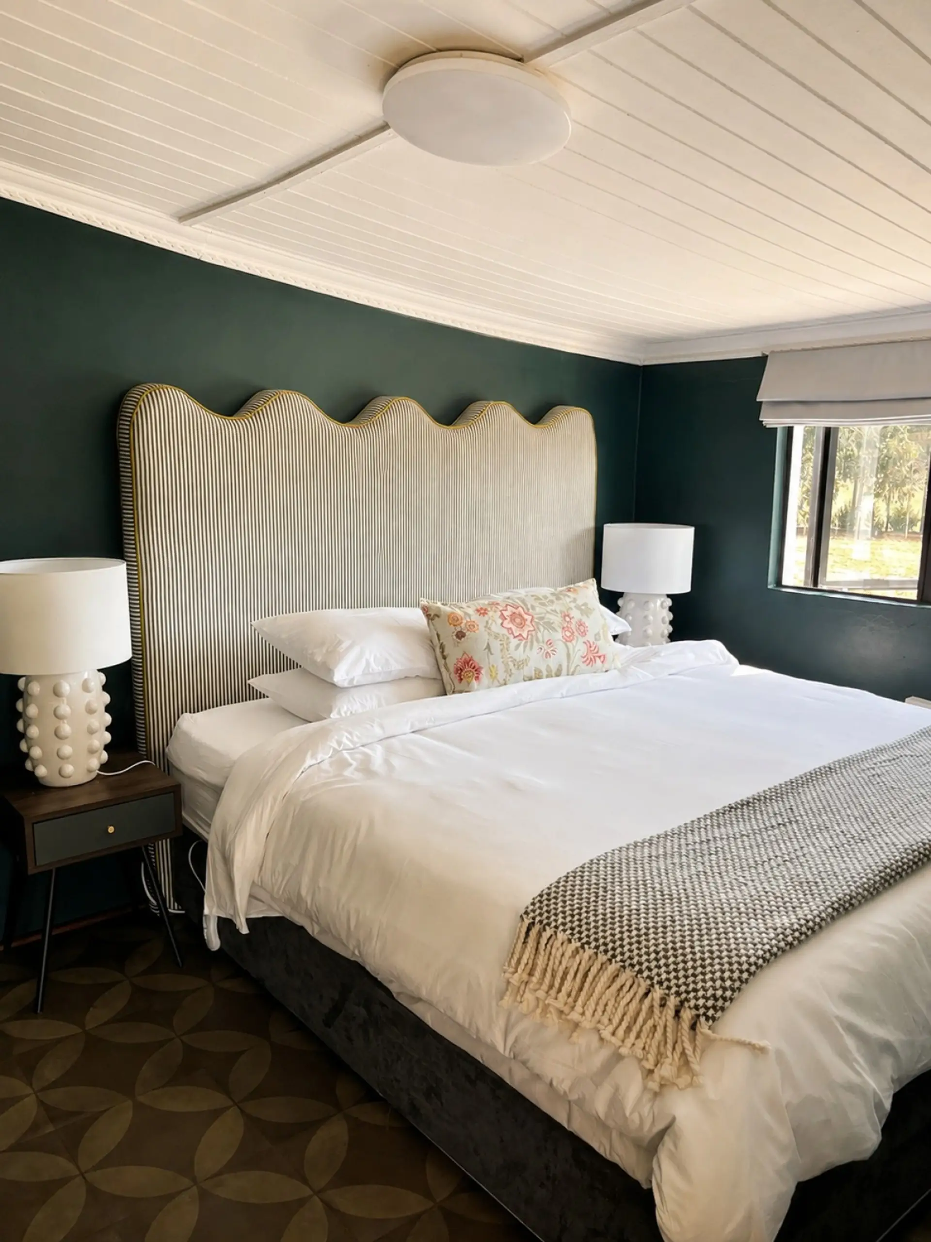 King bed with 100% cotton percale linen