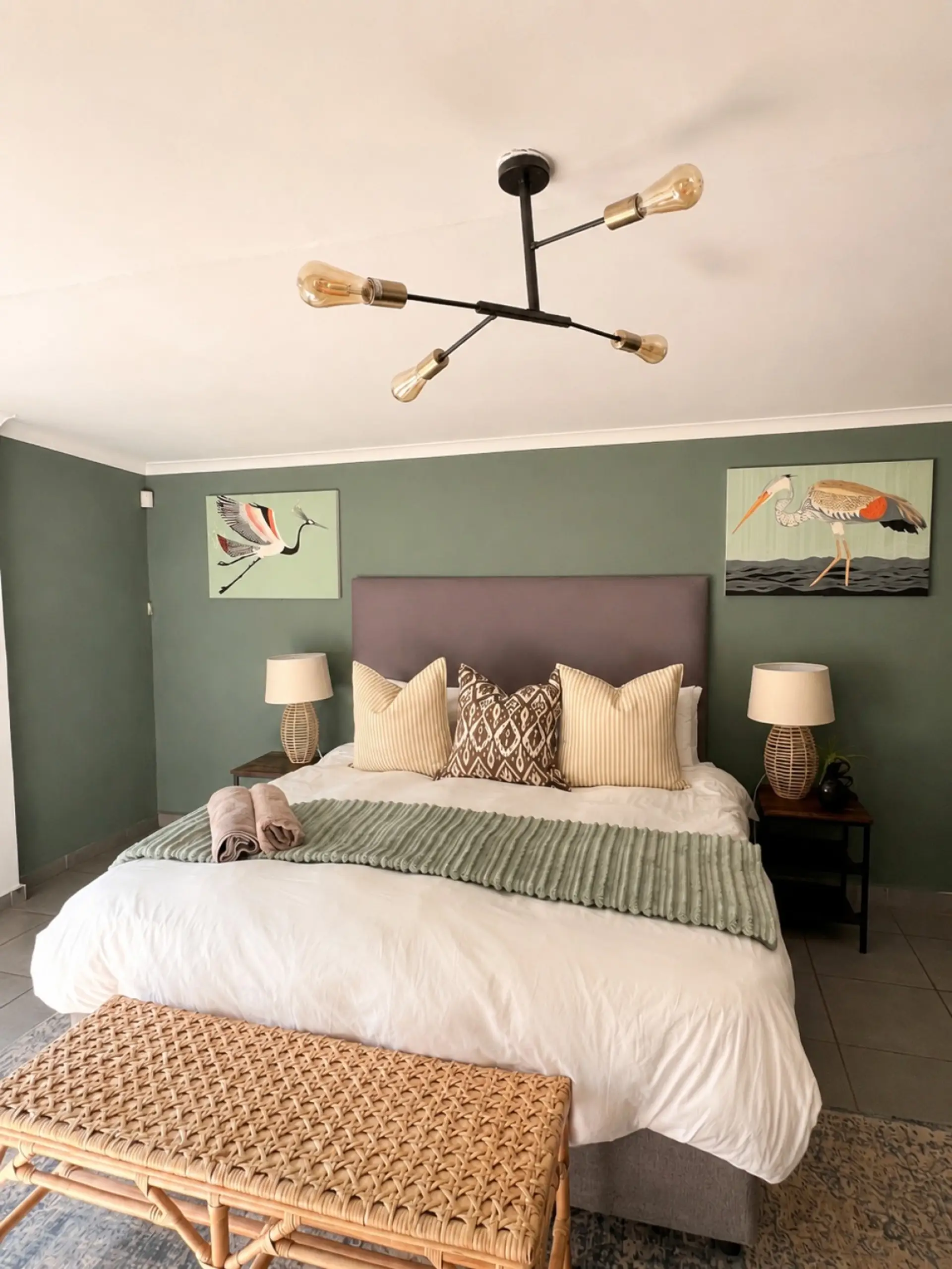 King bed with 100% cotton percale linen