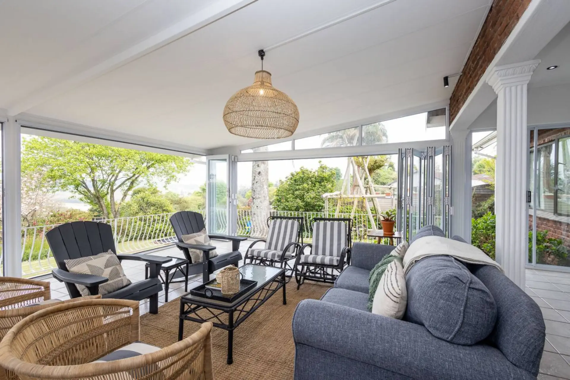 Outdoor/enclosed verandah space