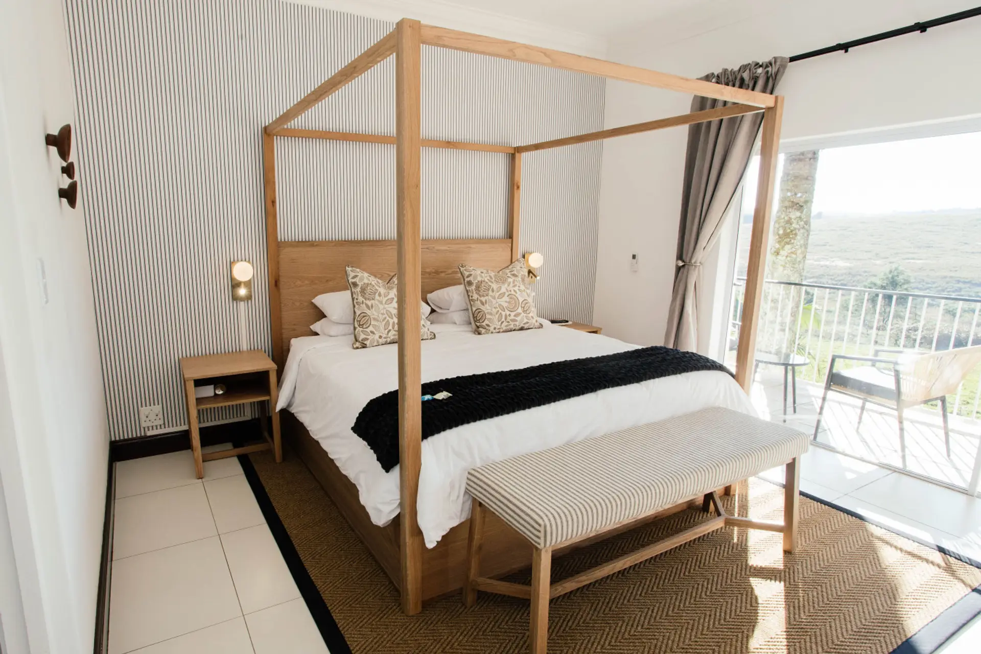 King bed with 100% cotton percale linen