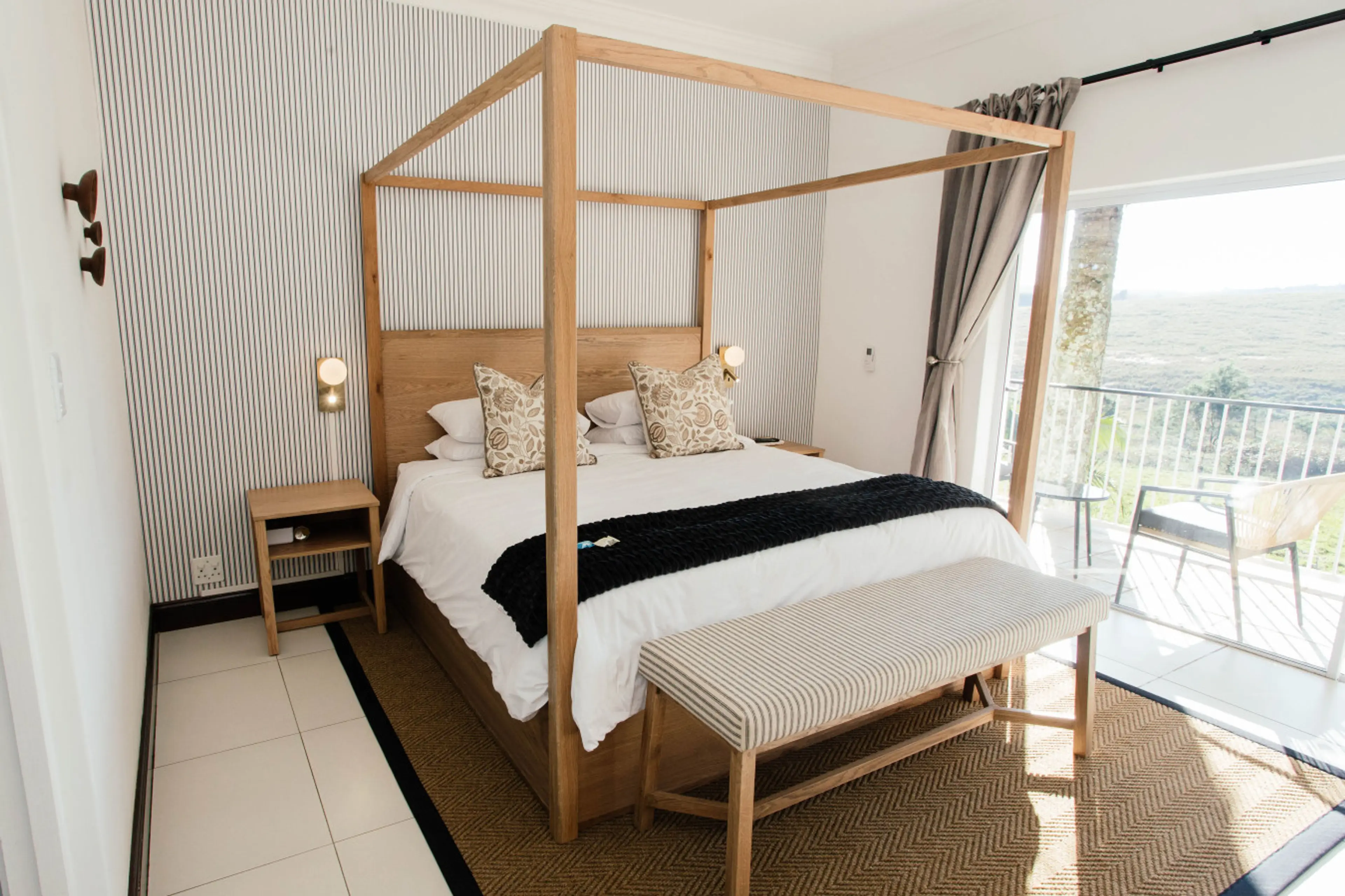 King bed with 100% cotton percale linen