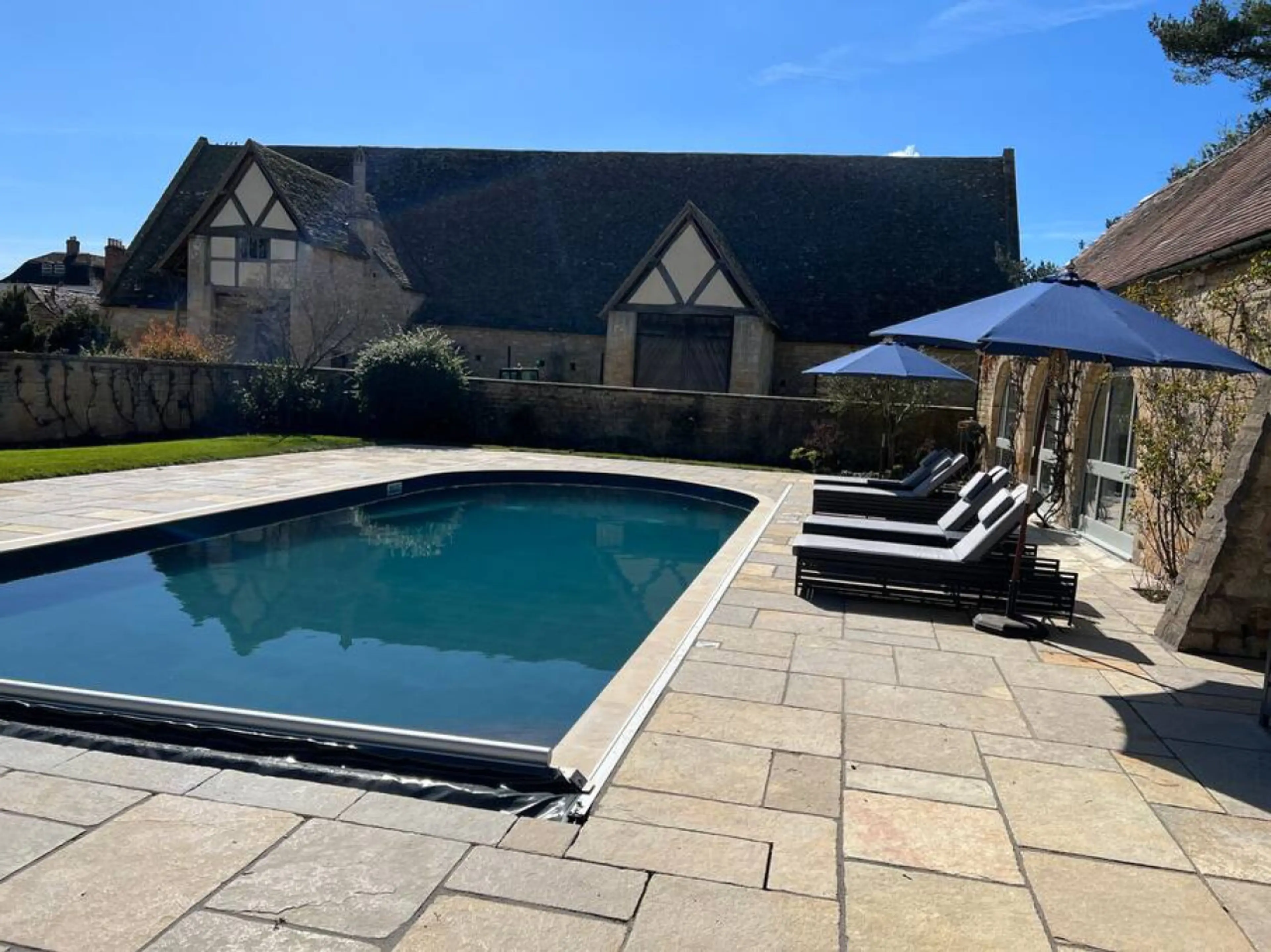 Coach House Pool