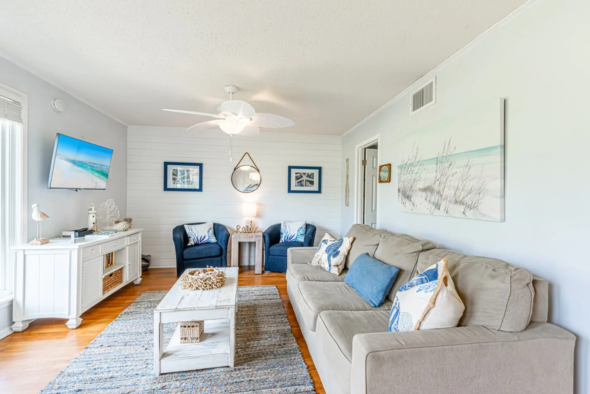 Living Room With Sofa Sleeper