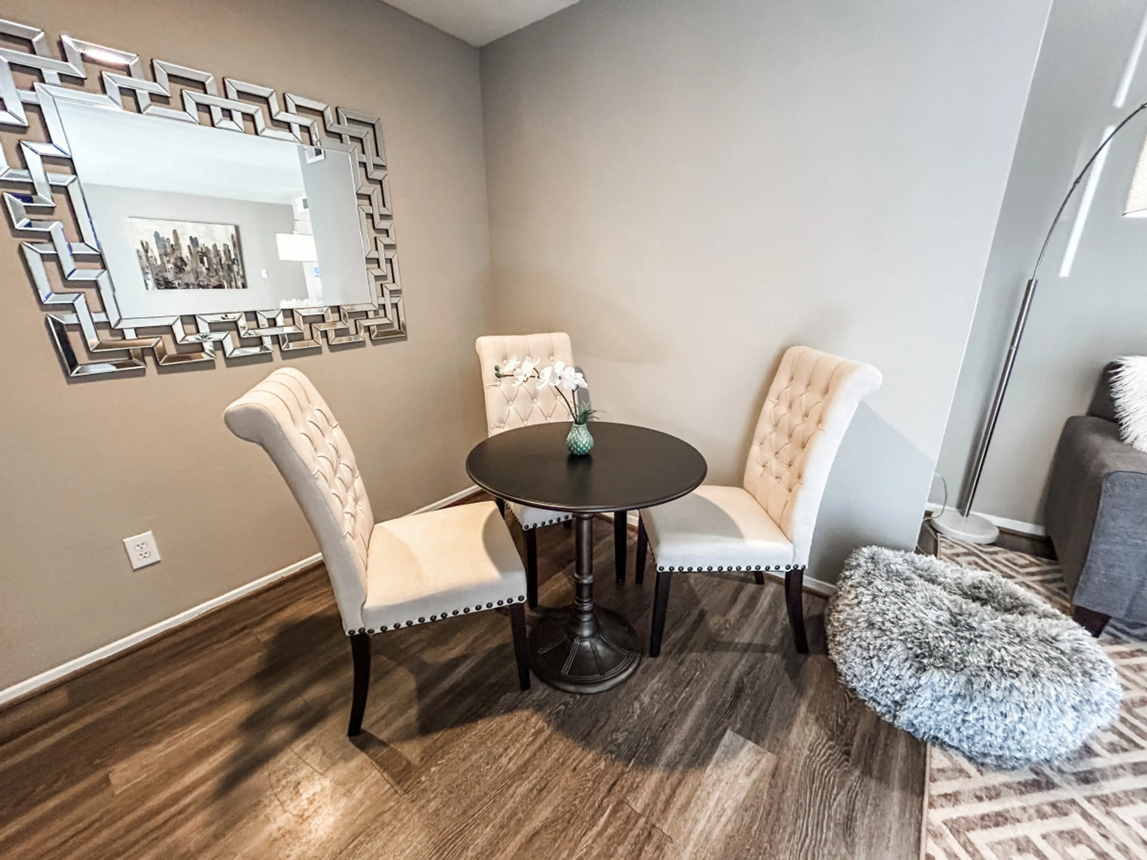 Enjoy delicious meals together in this charming 3-seater dining area.