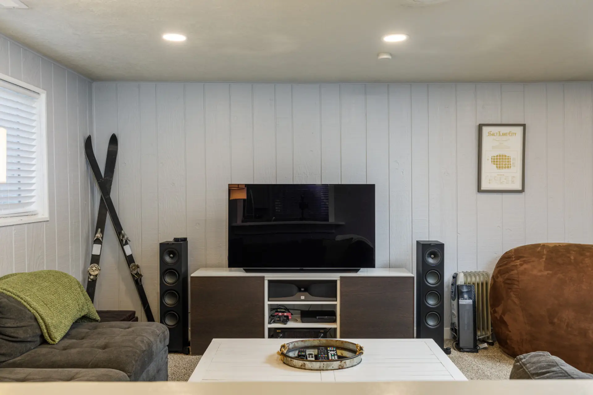 Watch your favorite shows on our smart TV, equipped with a Roku