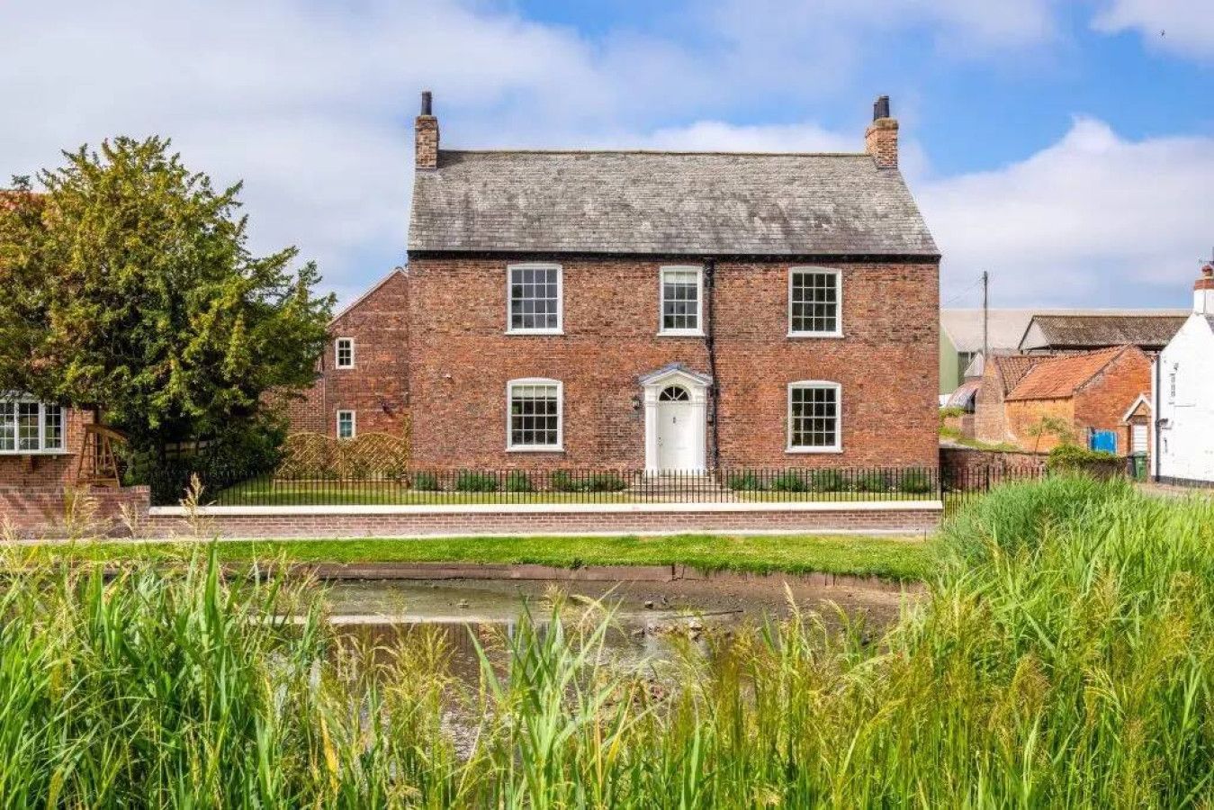 Prospect House sleeps 14, dog friendly