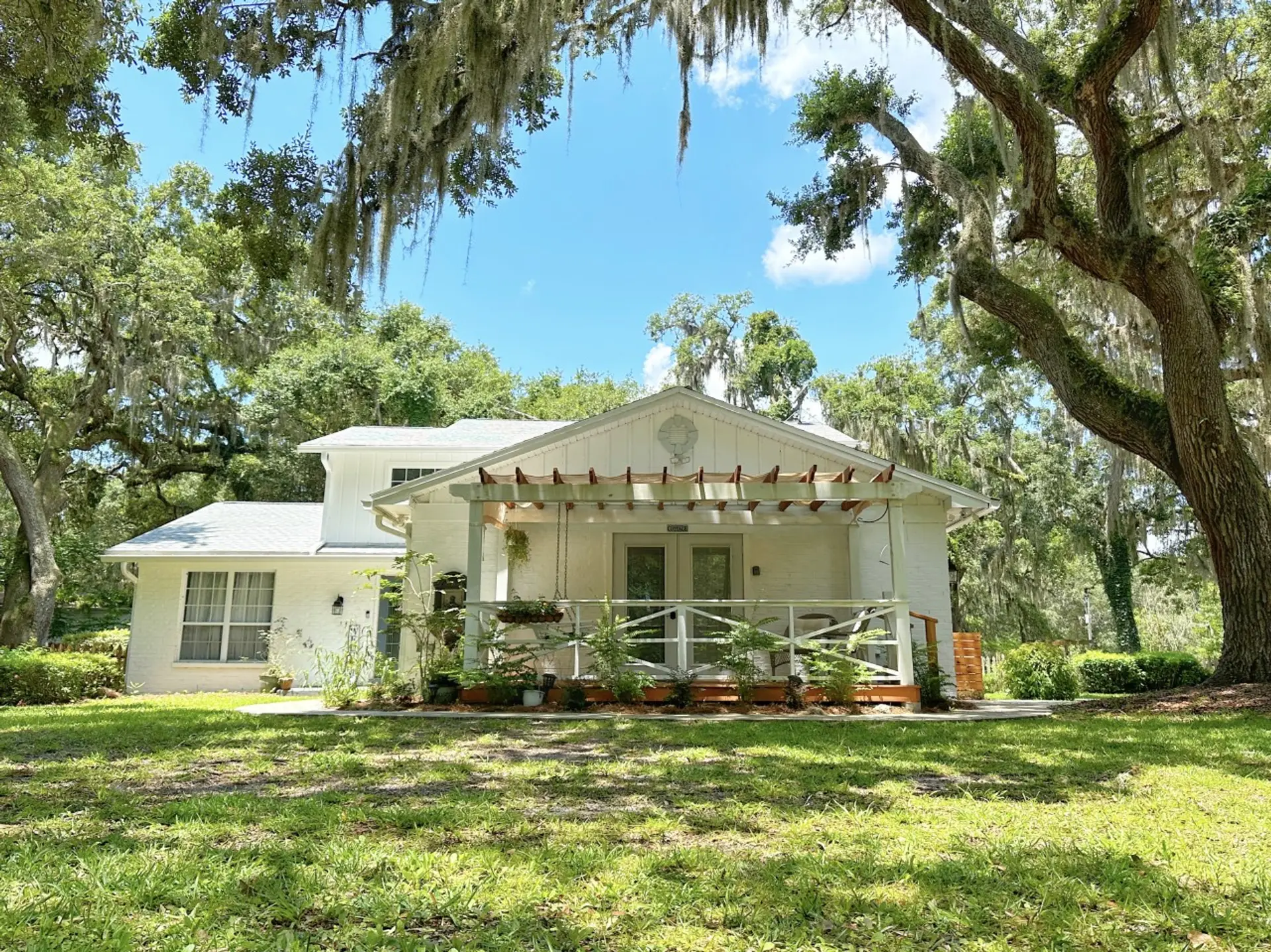 French Cottage under the oaks