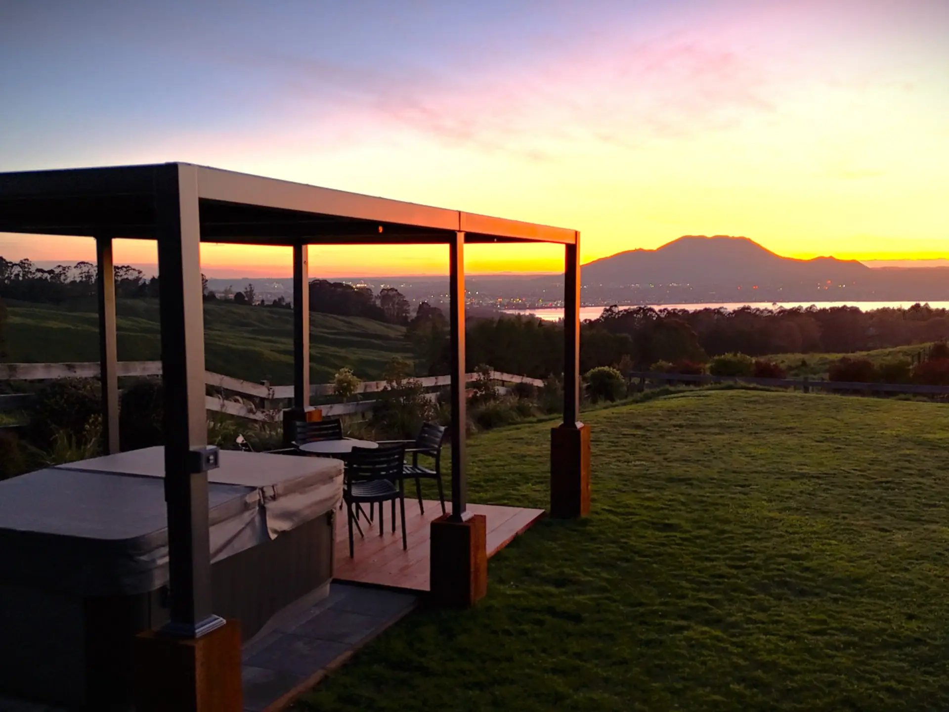 Lake Taupō Luxury Views outdoor spa and seating