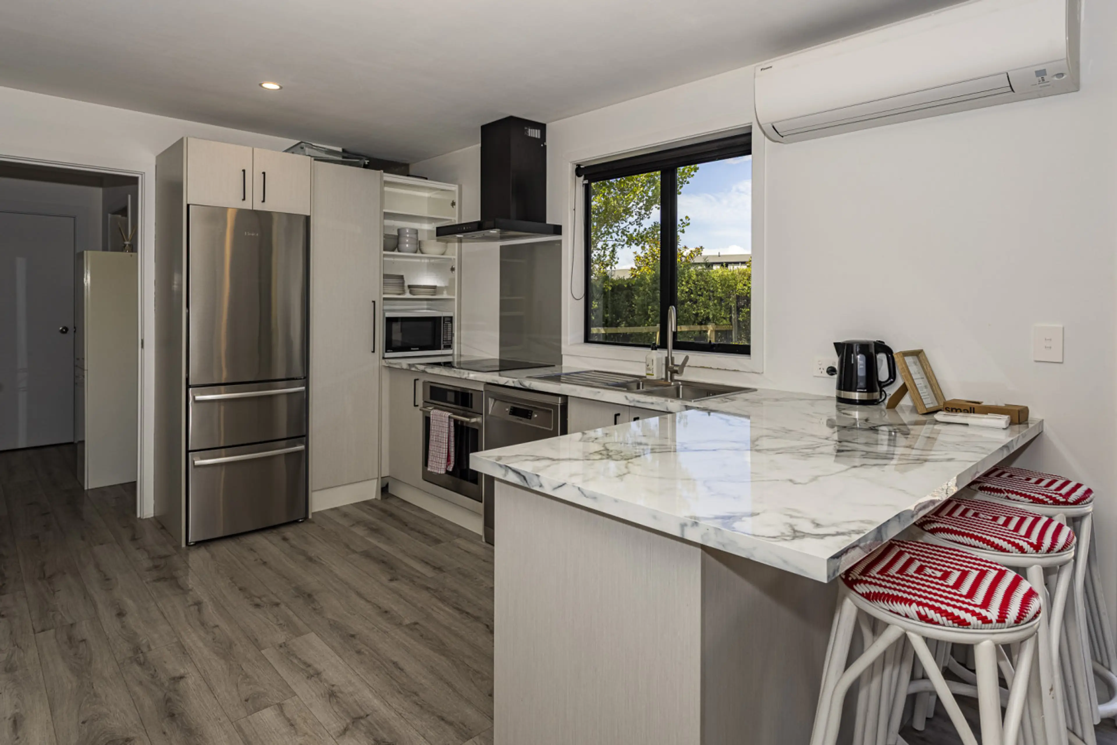 Modern, fully equipped kitchen