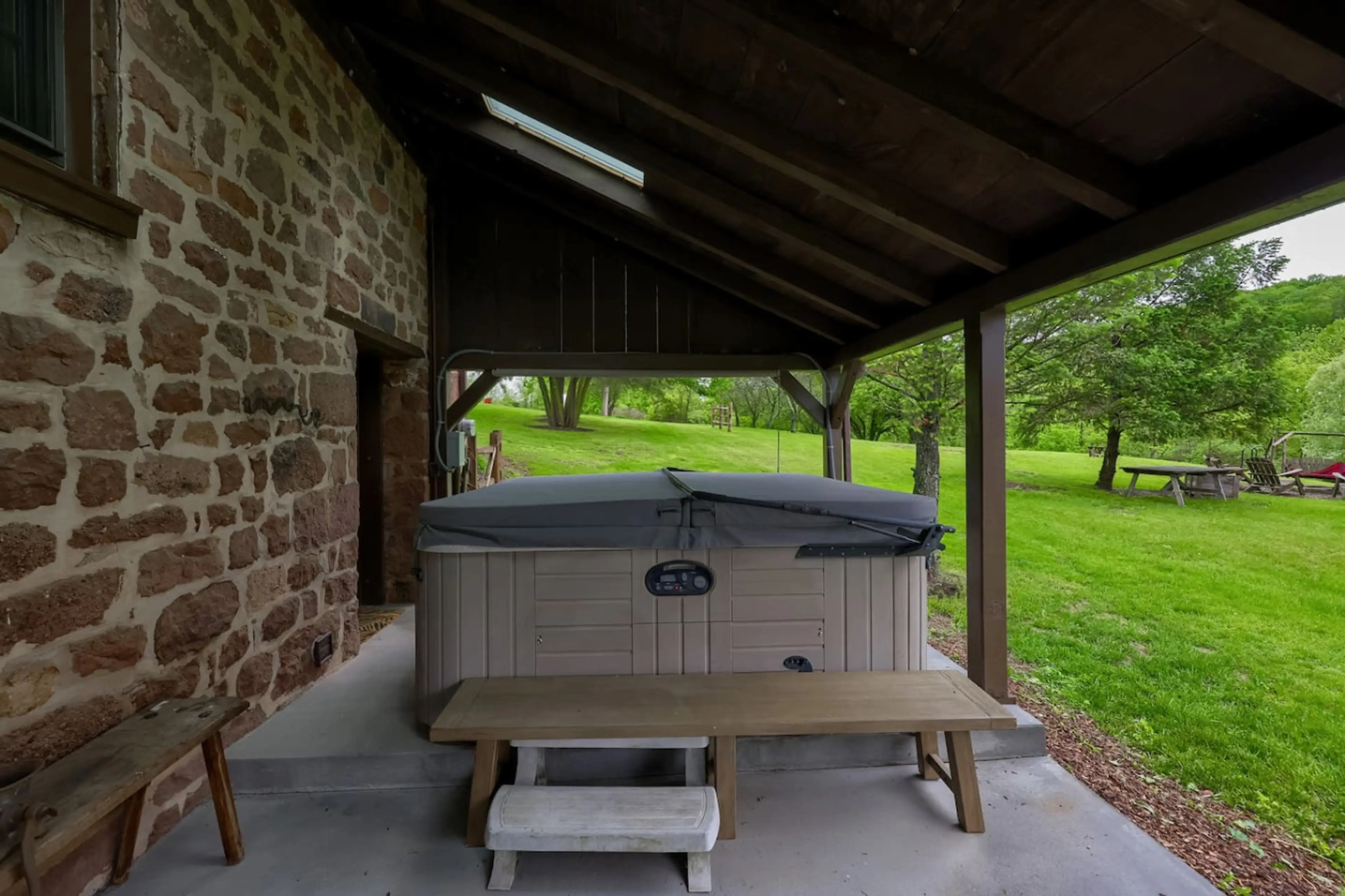 Private  shared Hot Tub - only one couple permitted at a time