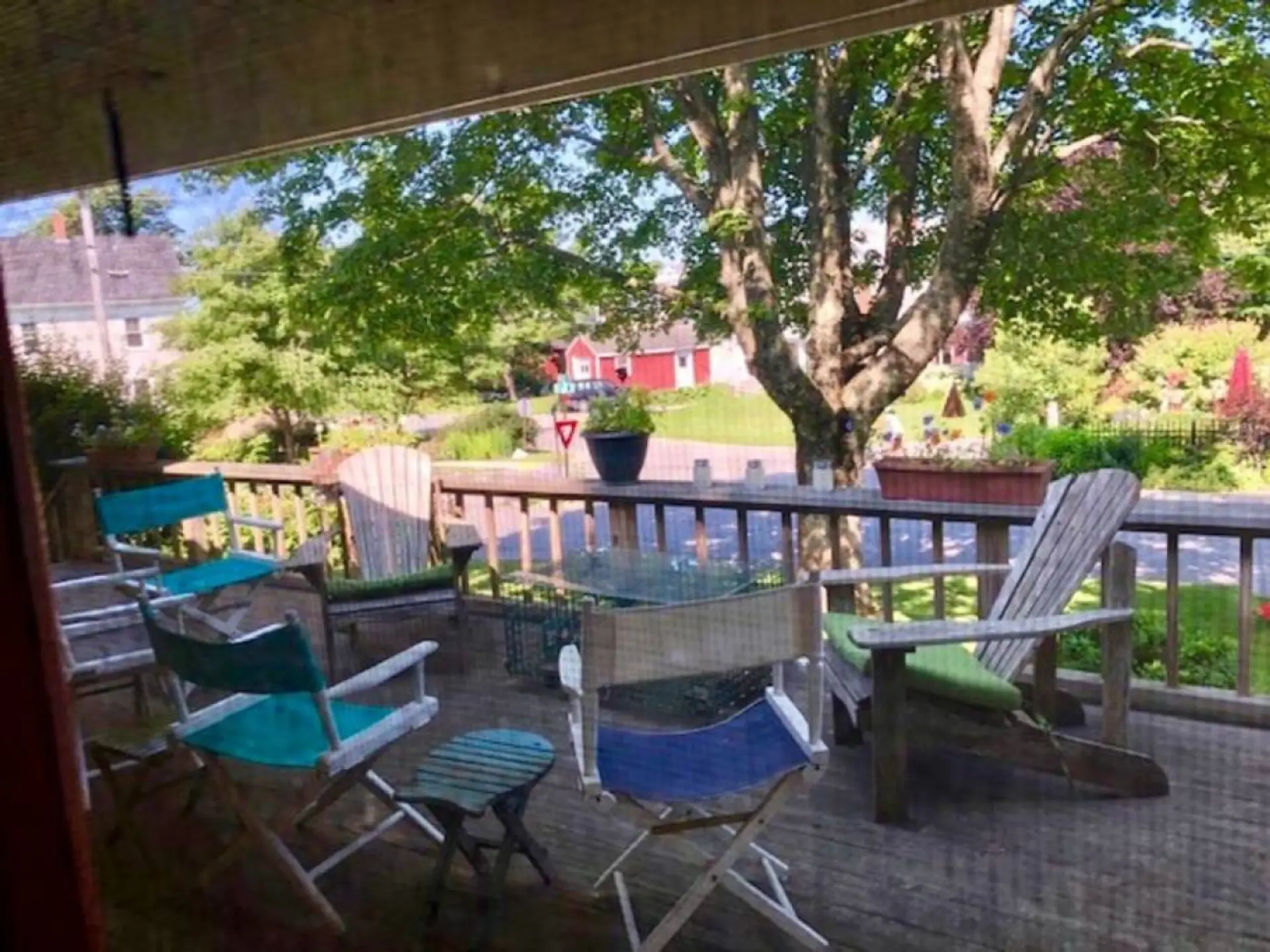 Spacious Deck for Gatherings