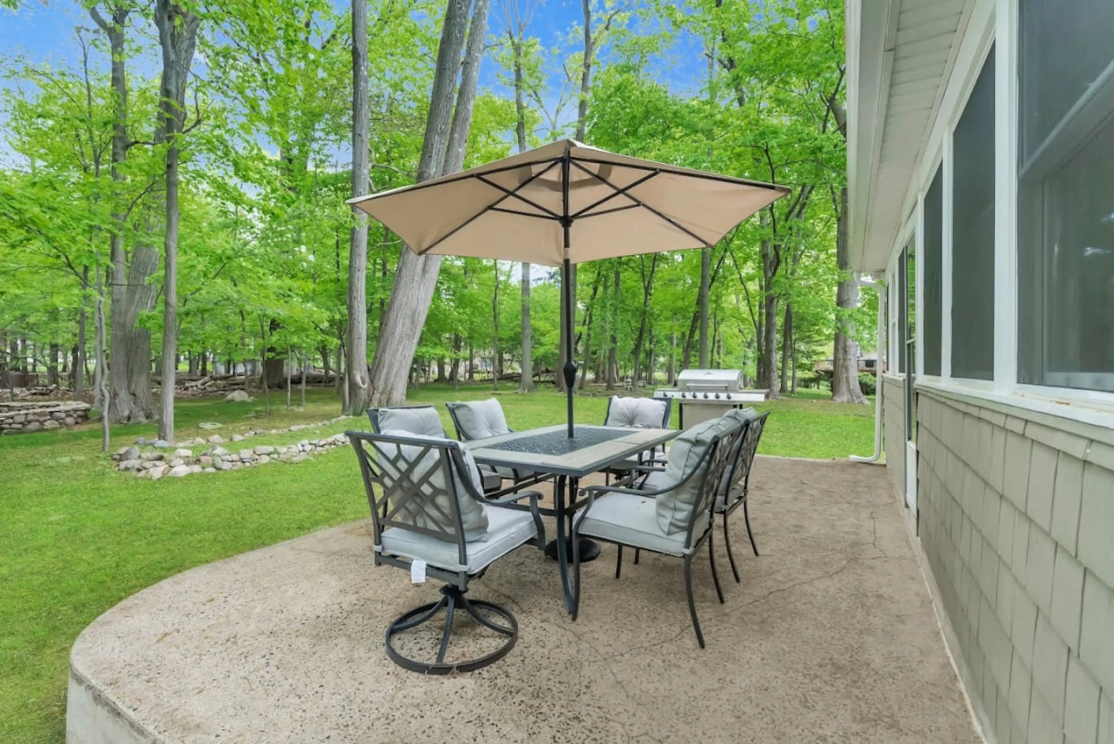 Fall Getaway with Hot Tub, Fire Pit and Games